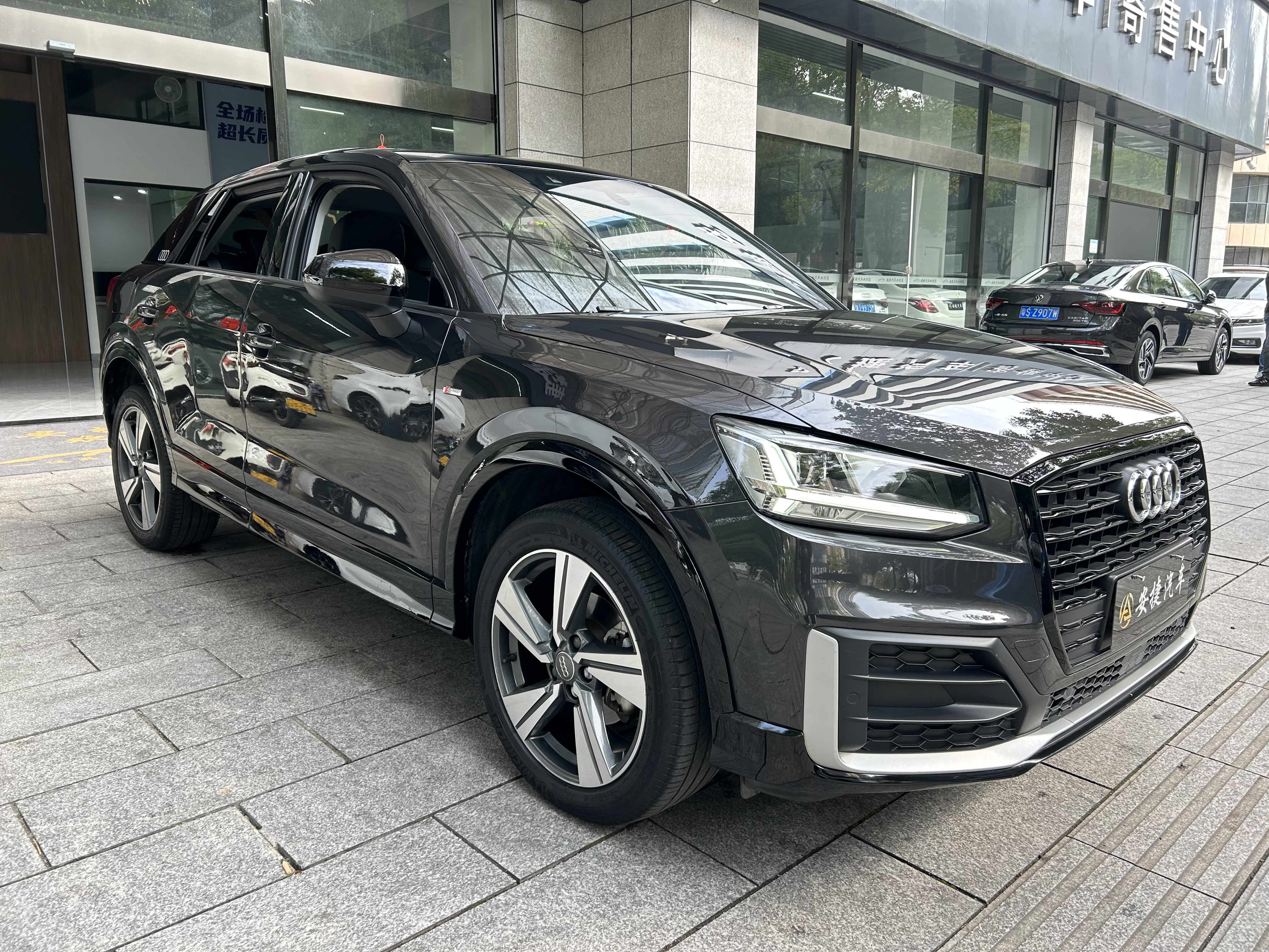 Audi Q2L 2021 car image #4