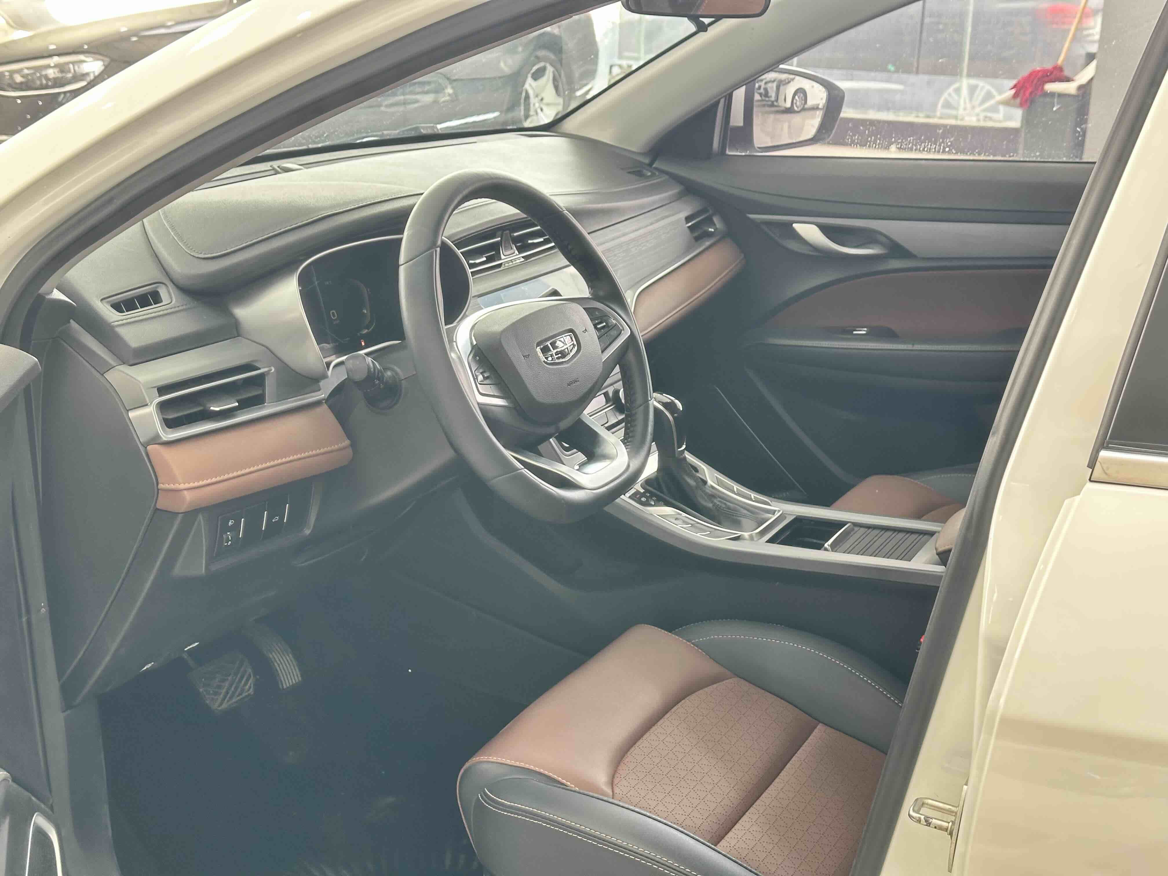 GEELY Emgrand 2021 car image #4