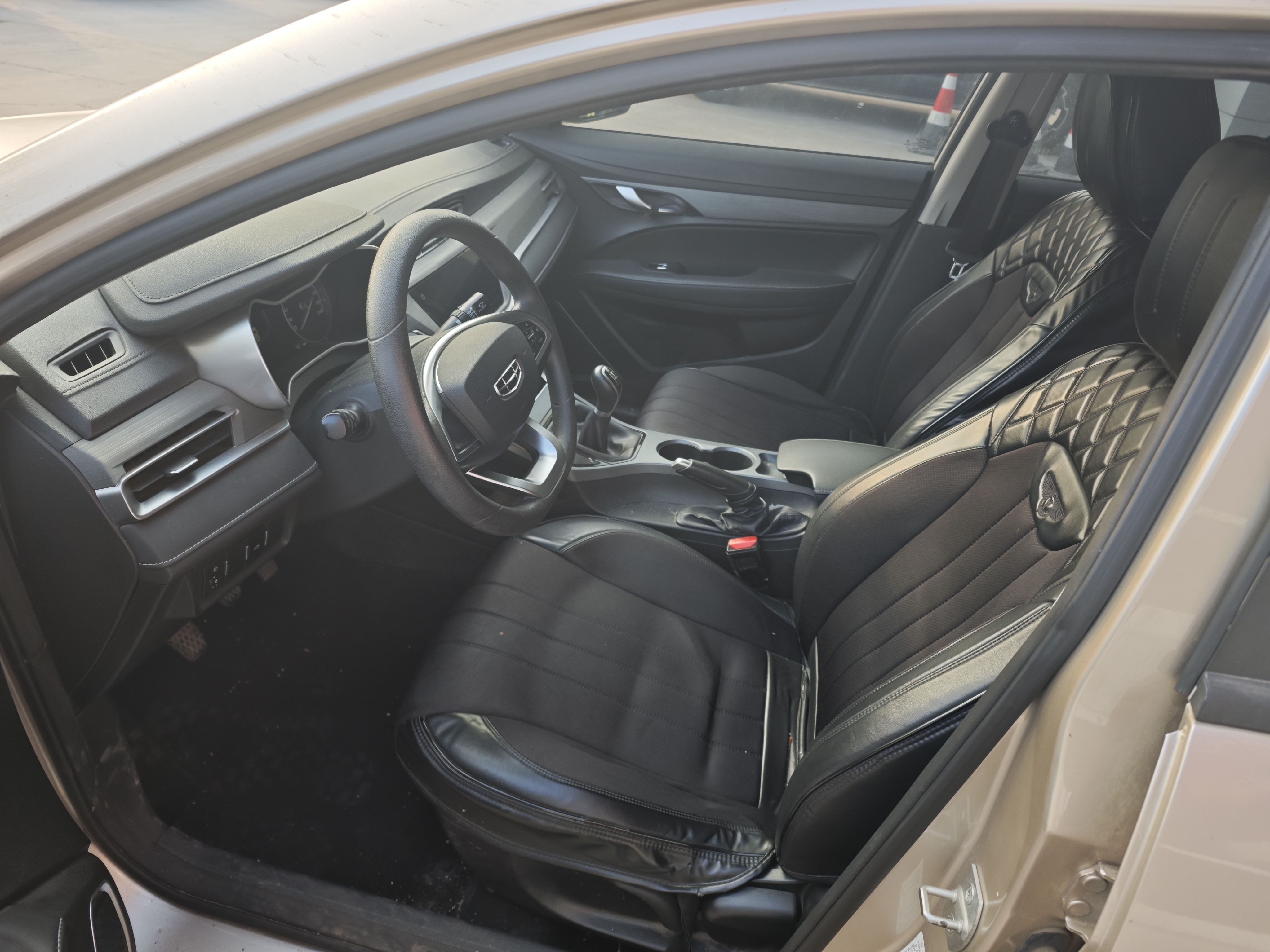 Emgrand 2021 car image #4