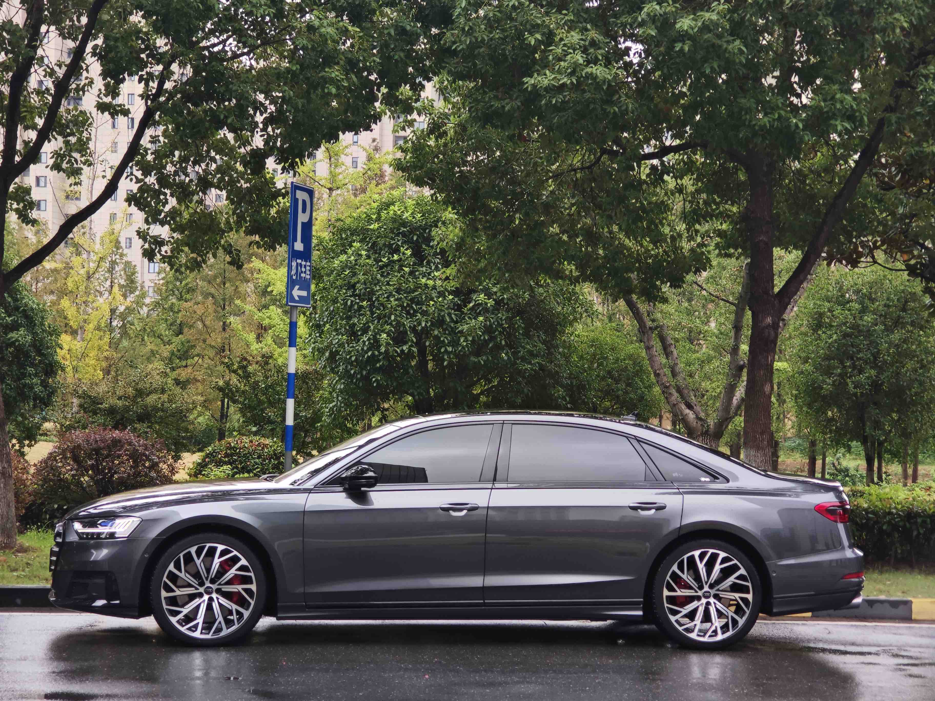 Audi S8 2021 car image #4