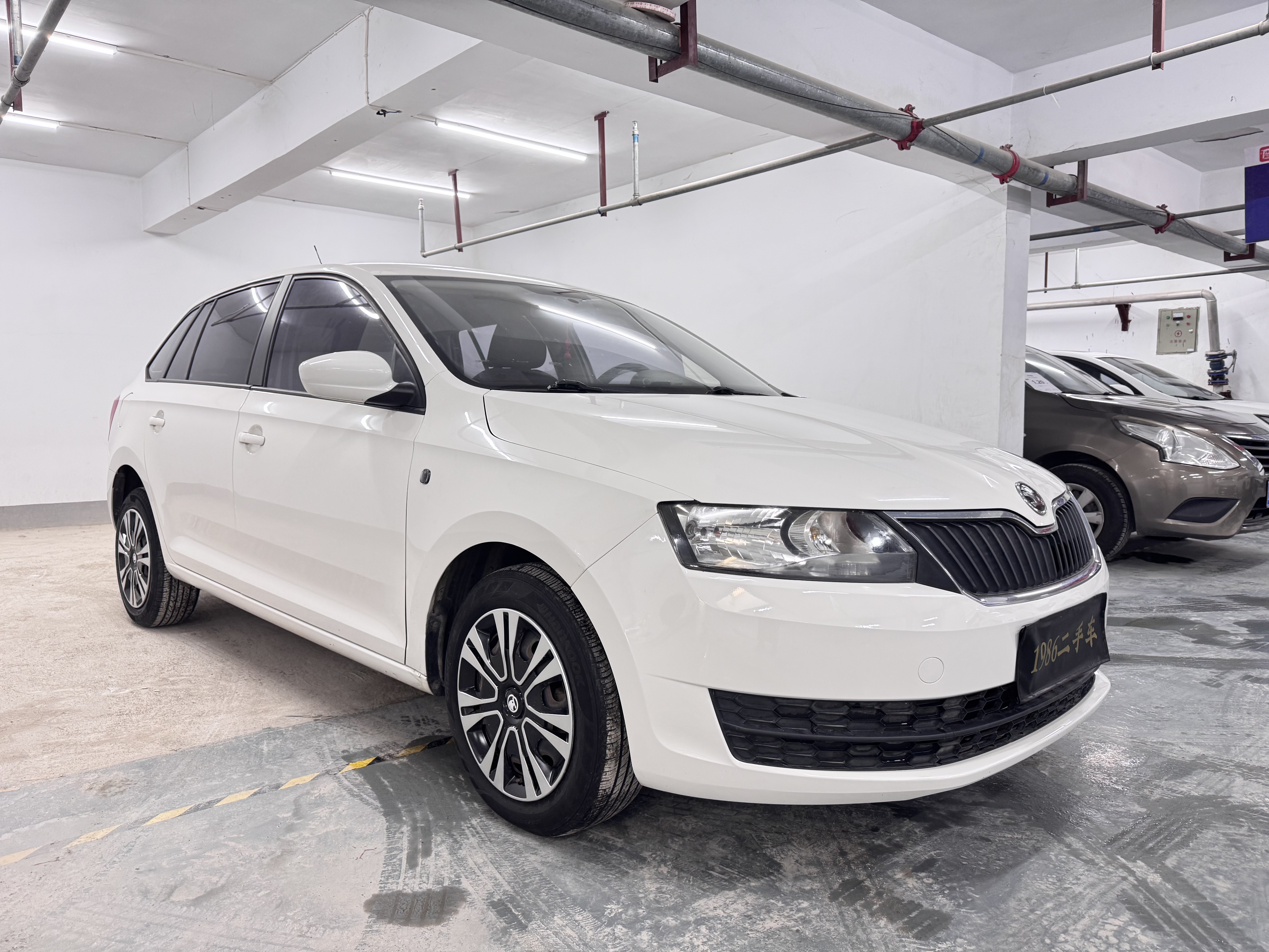 Skoda Rapid Spaceback 2015 car image #4