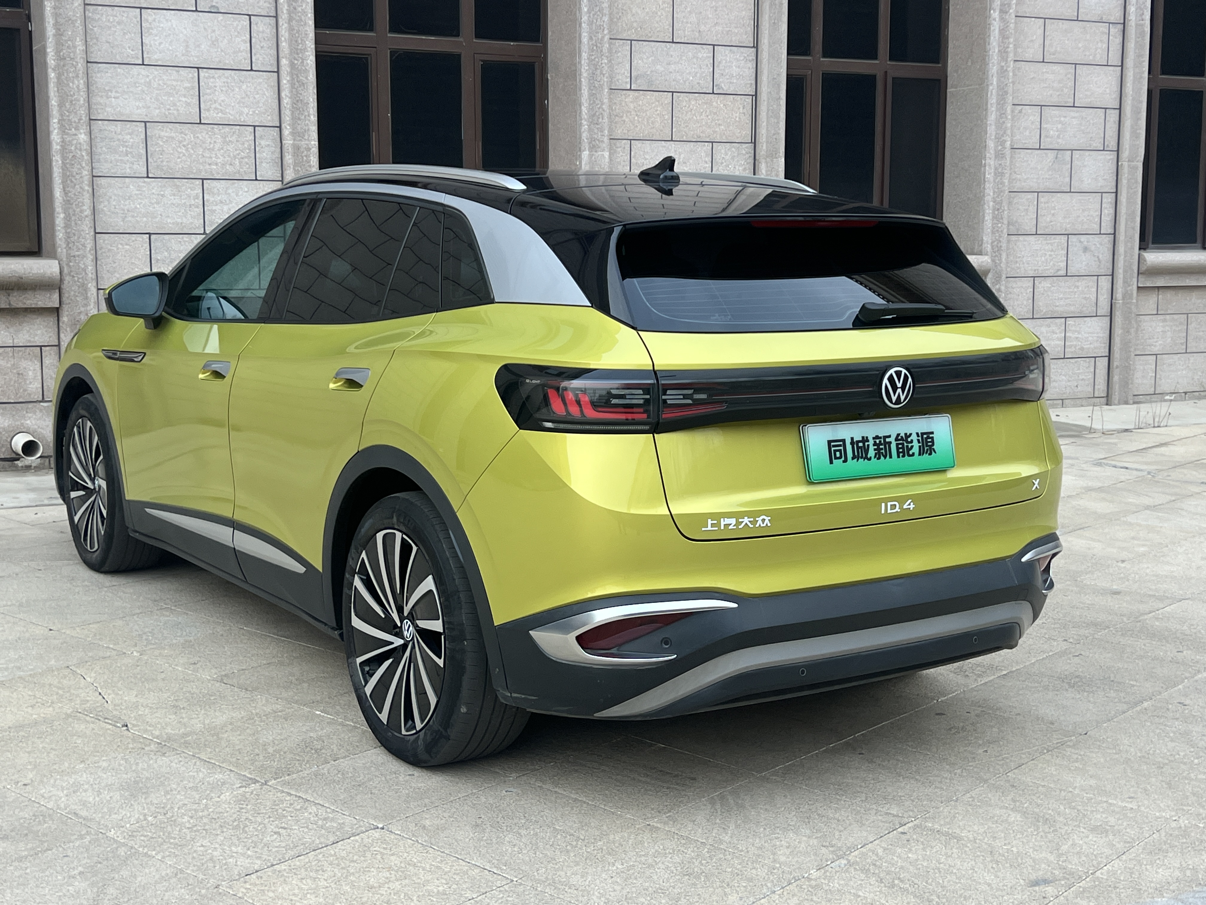 Volkswagen ID.4 X 2021 immagine di auto #4