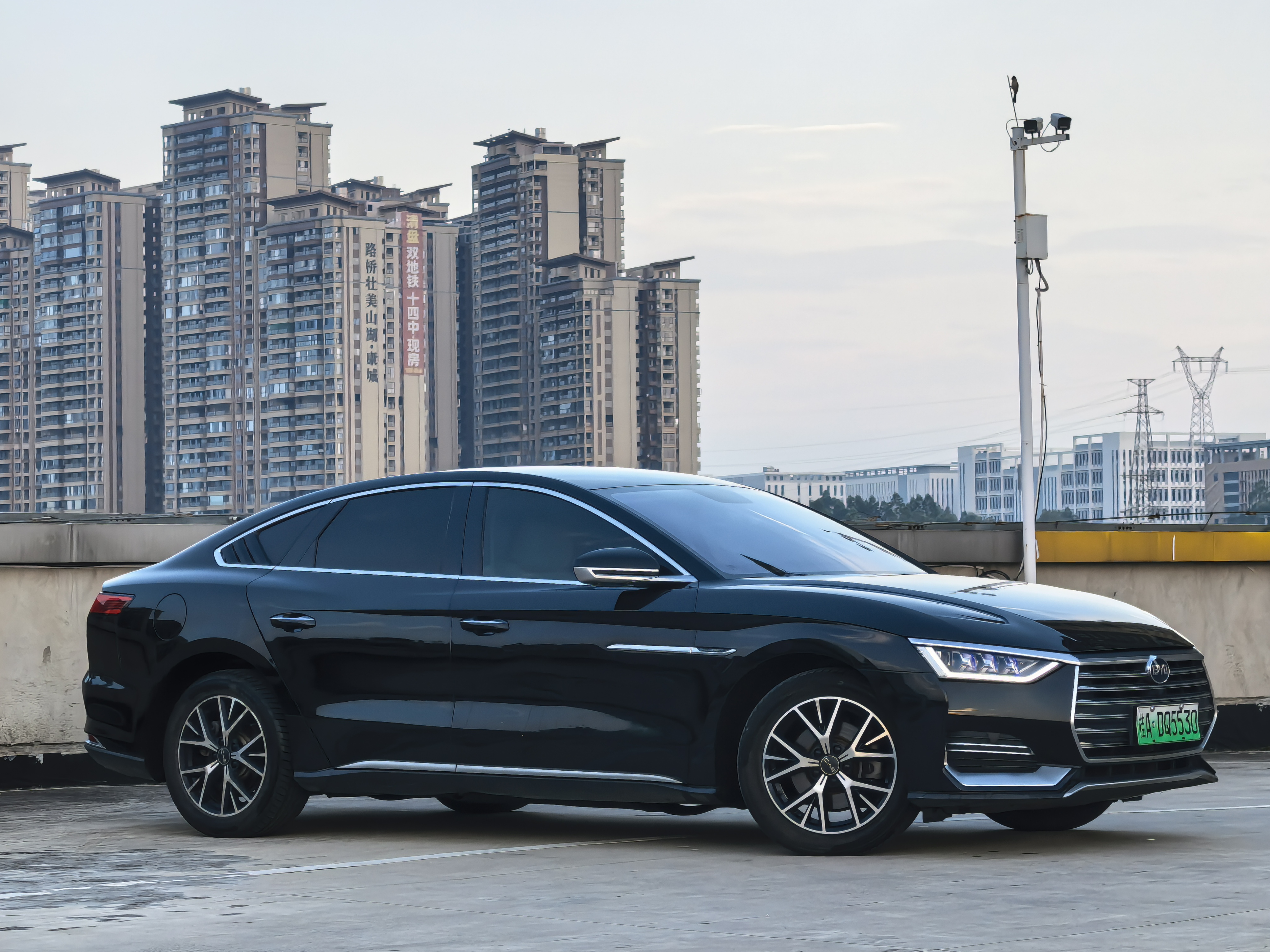 BYD e9 2021 #4 BYD e9 2021 car image #4