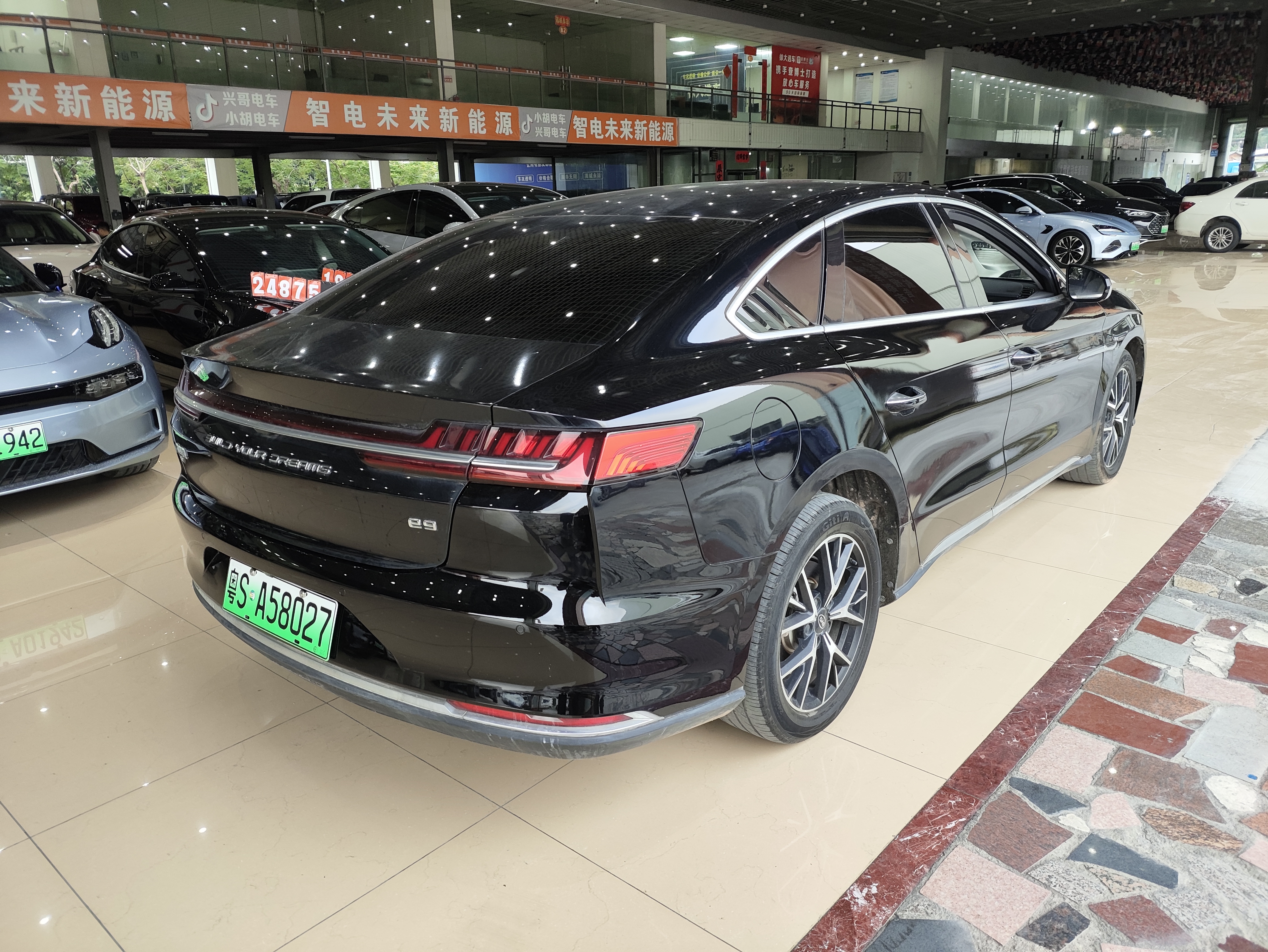 BYD e9 2021 car image #4