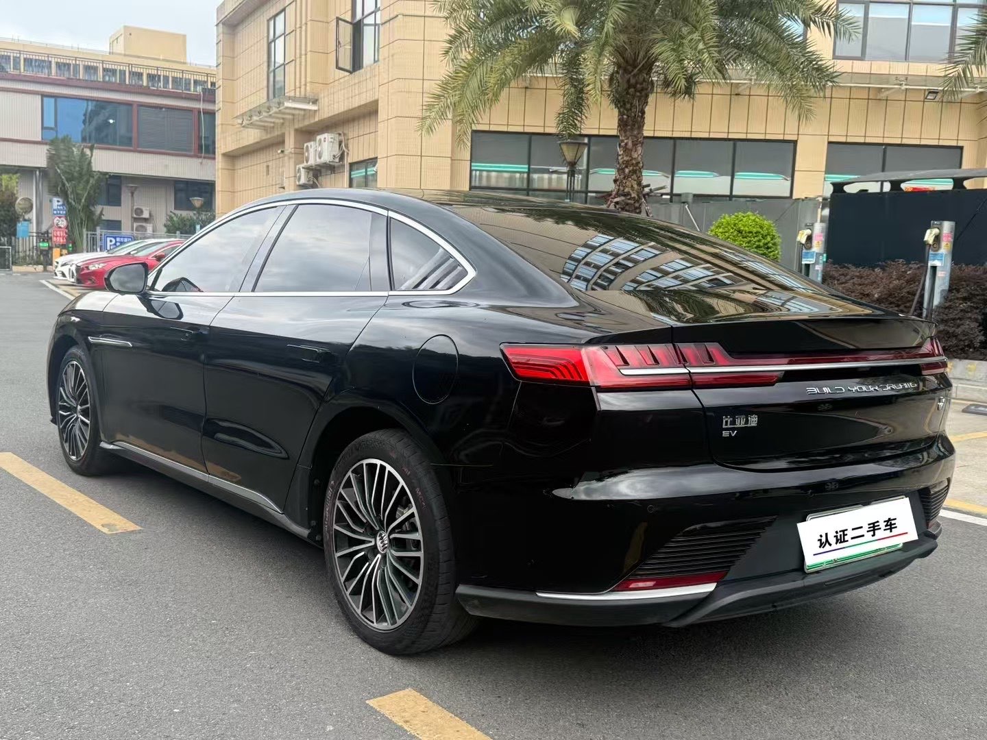 BYD e9 2023 #4 BYD e9 2023 immagine di auto #4