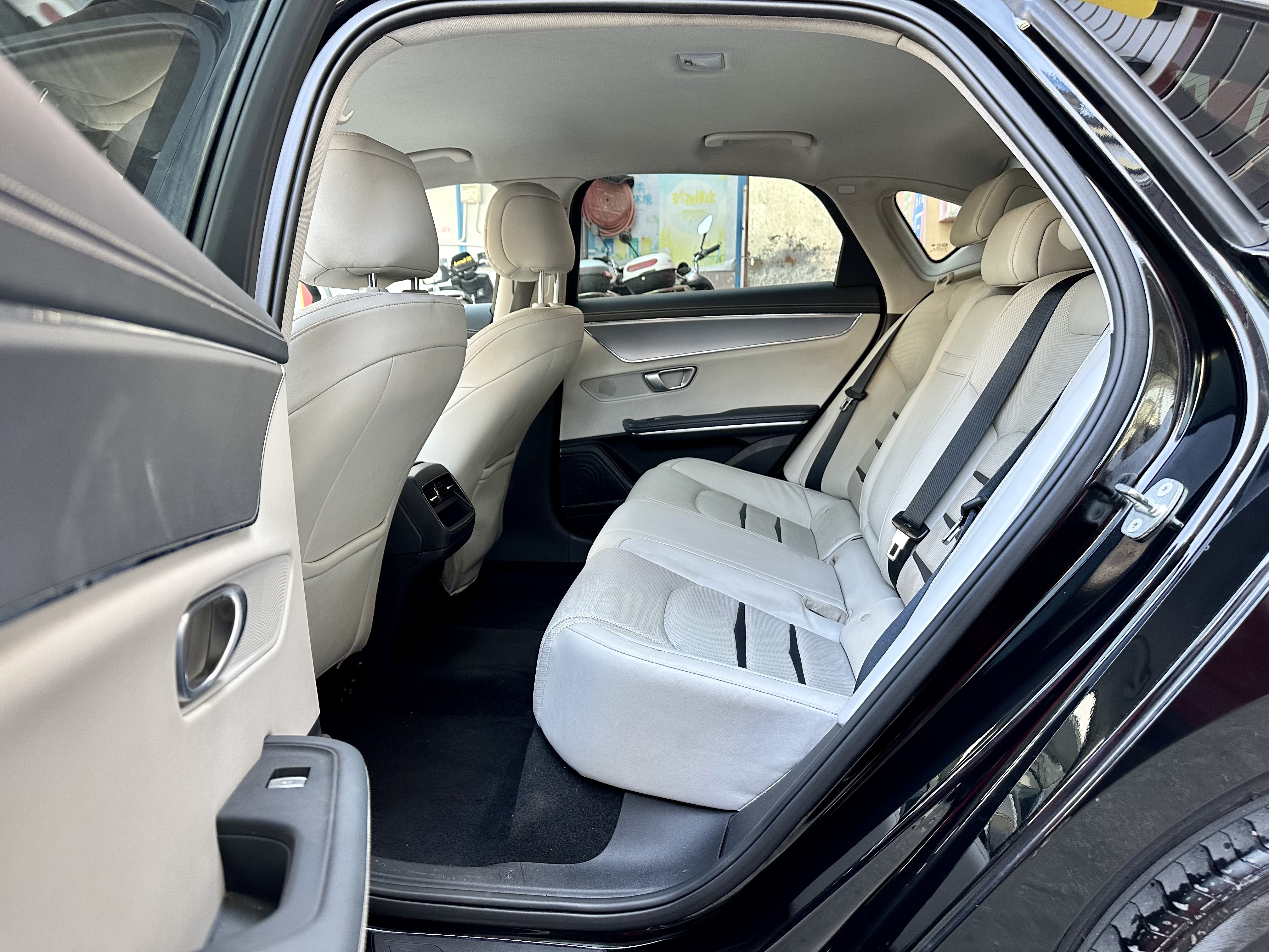 BYD e9 2021 #4 BYD e9 2021 car image #4