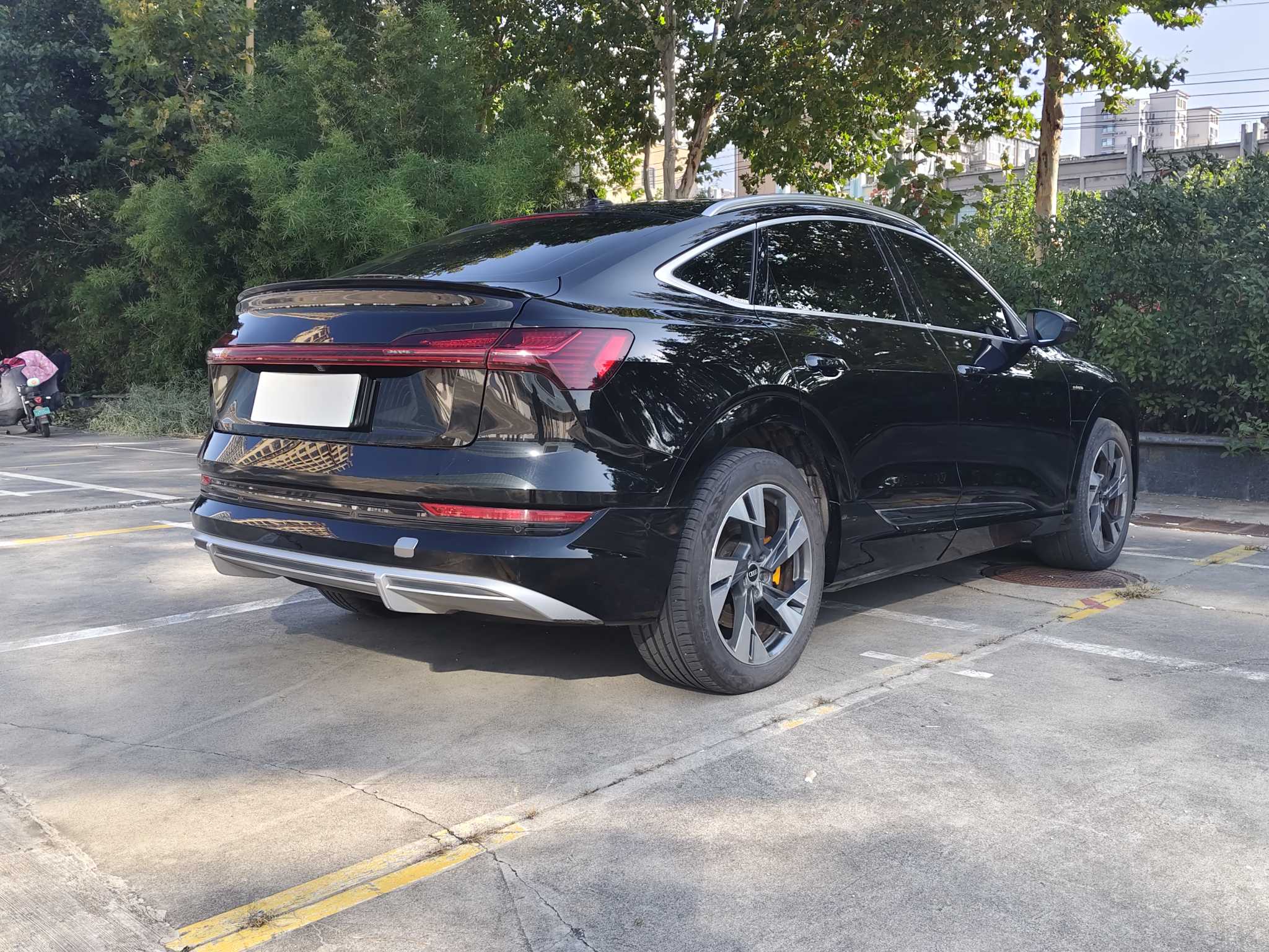 Audi e-tron (Imported) 2021 car image #4