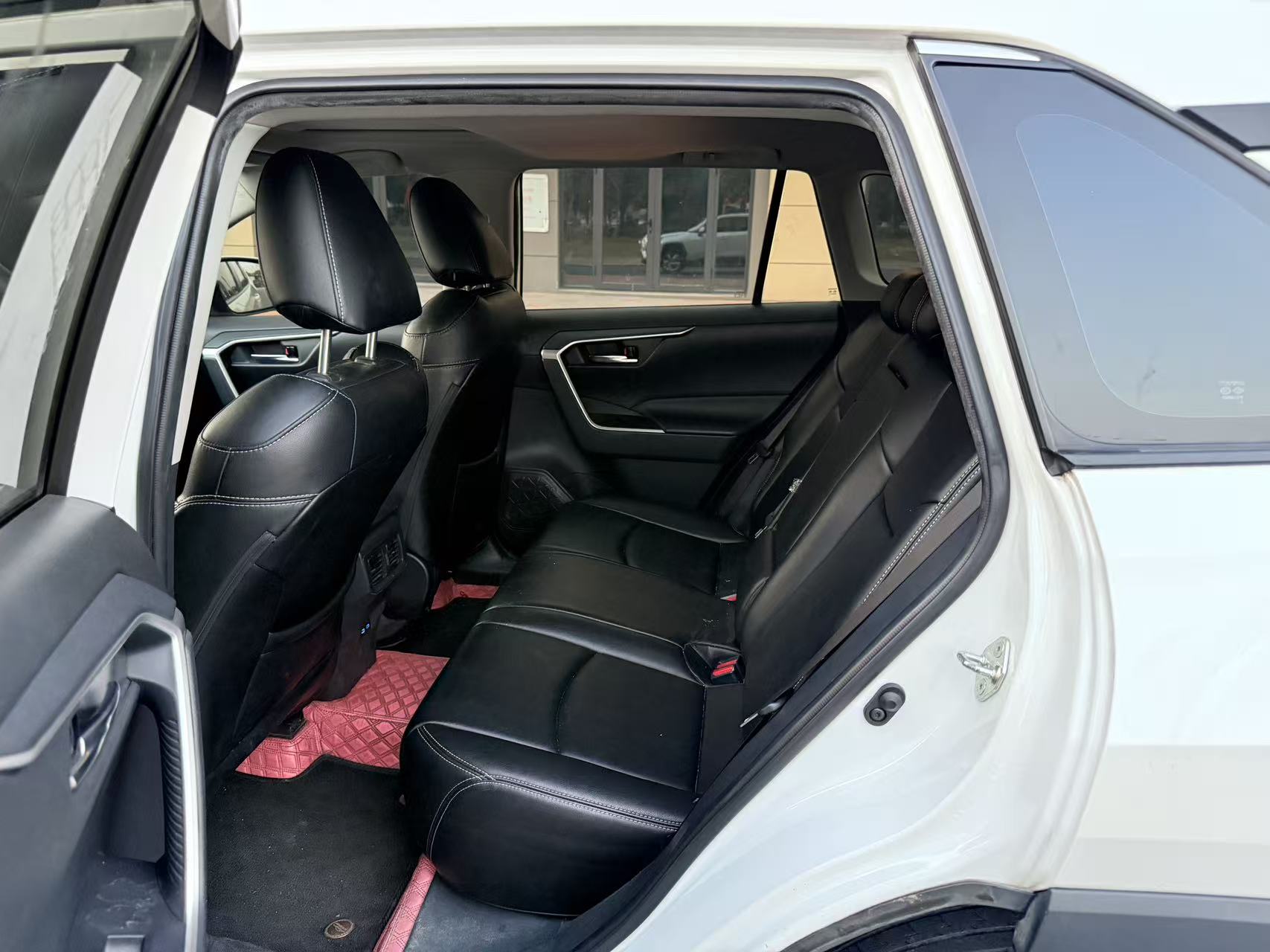 Toyota RAV4 2021 car image #4