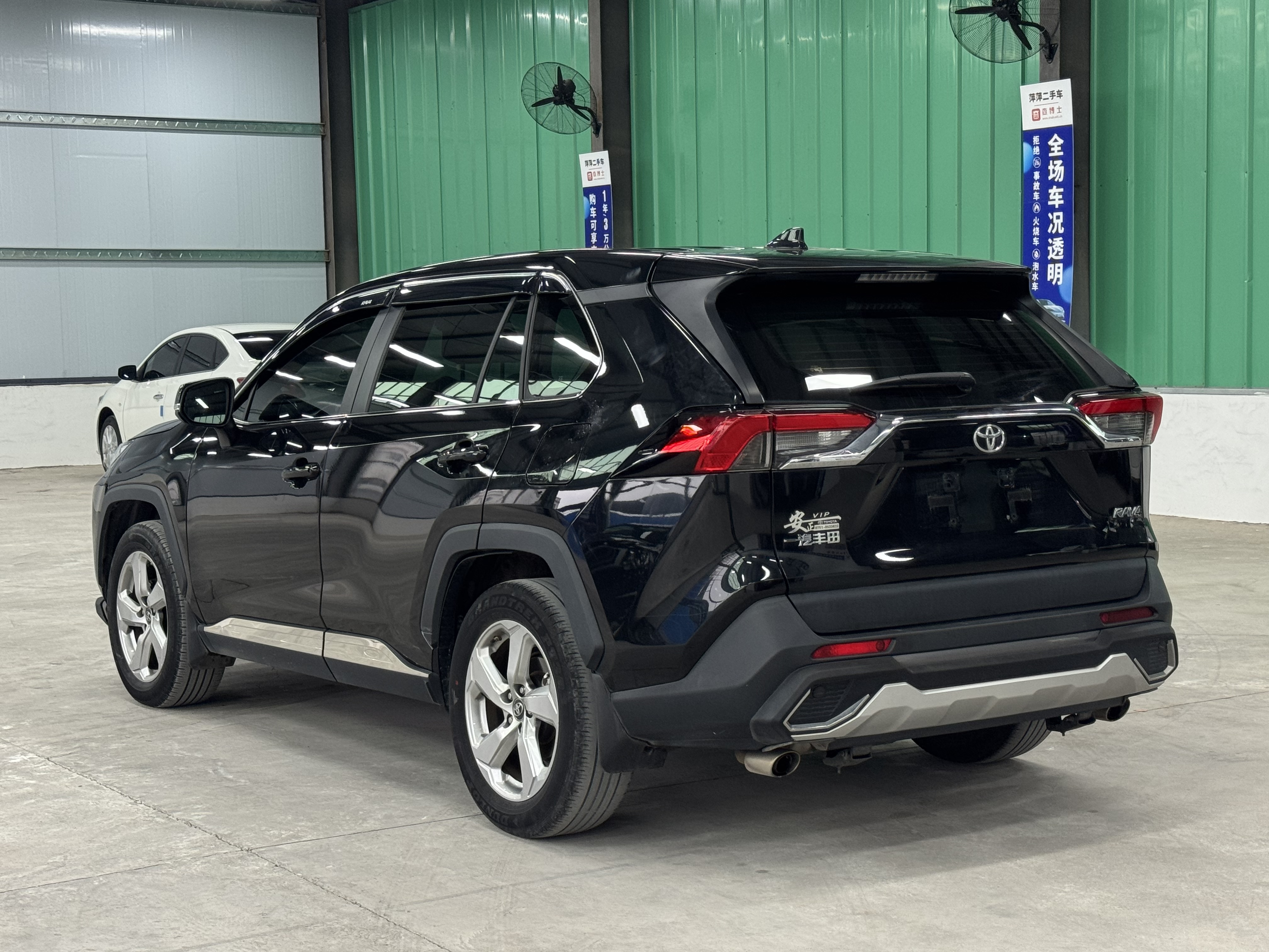 Toyota RAV4 2021 immagine di auto #4