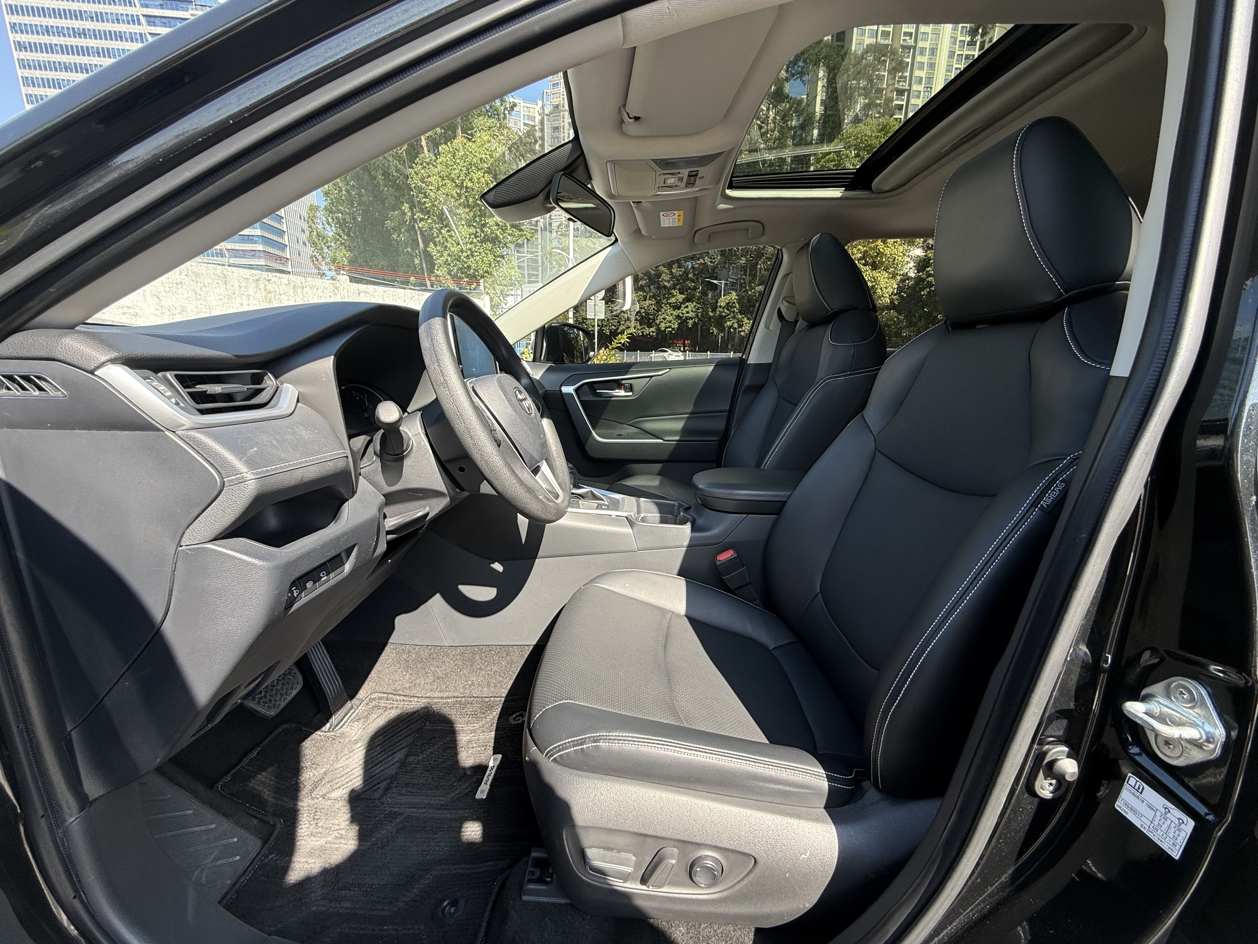 Toyota RAV4 Hybird E+ 2022 #4 Toyota RAV4 Hybird E+ 2022 car image #4