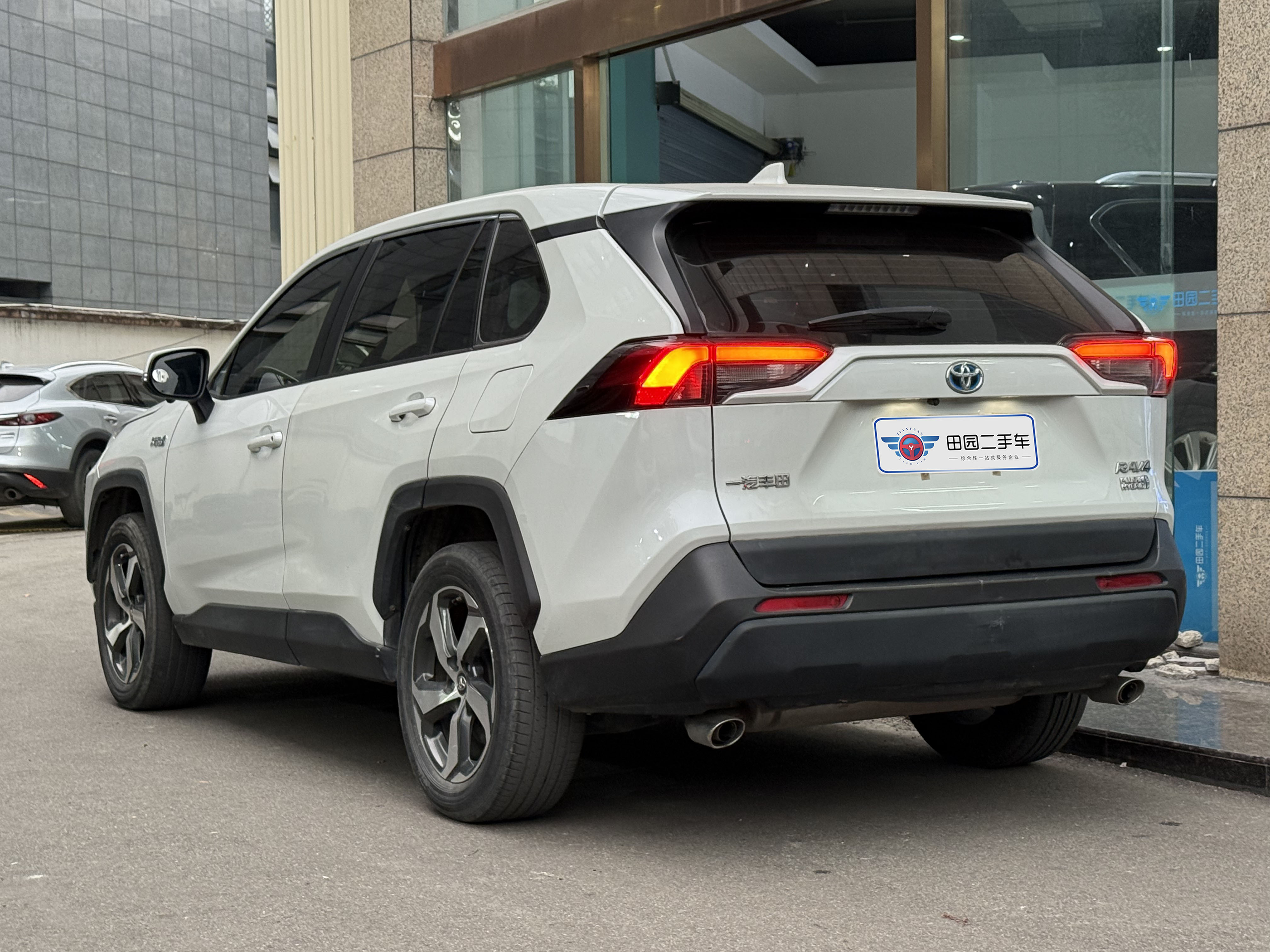 Toyota RAV4 Hybird E+ 2021 #4 Toyota RAV4 Hybird E+ 2021 car image #4