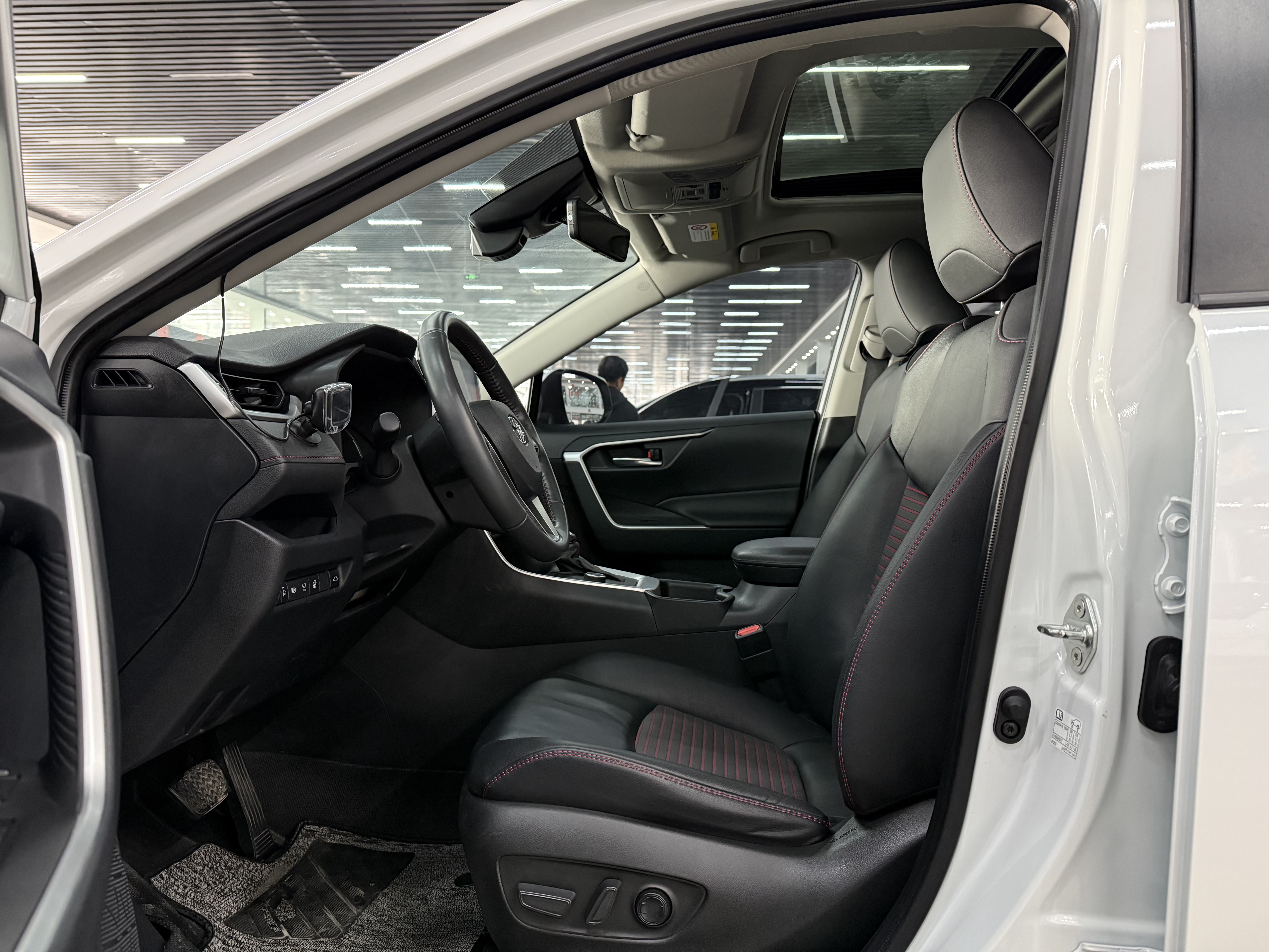 Toyota RAV4 Hybird E+ 2022 car image #4