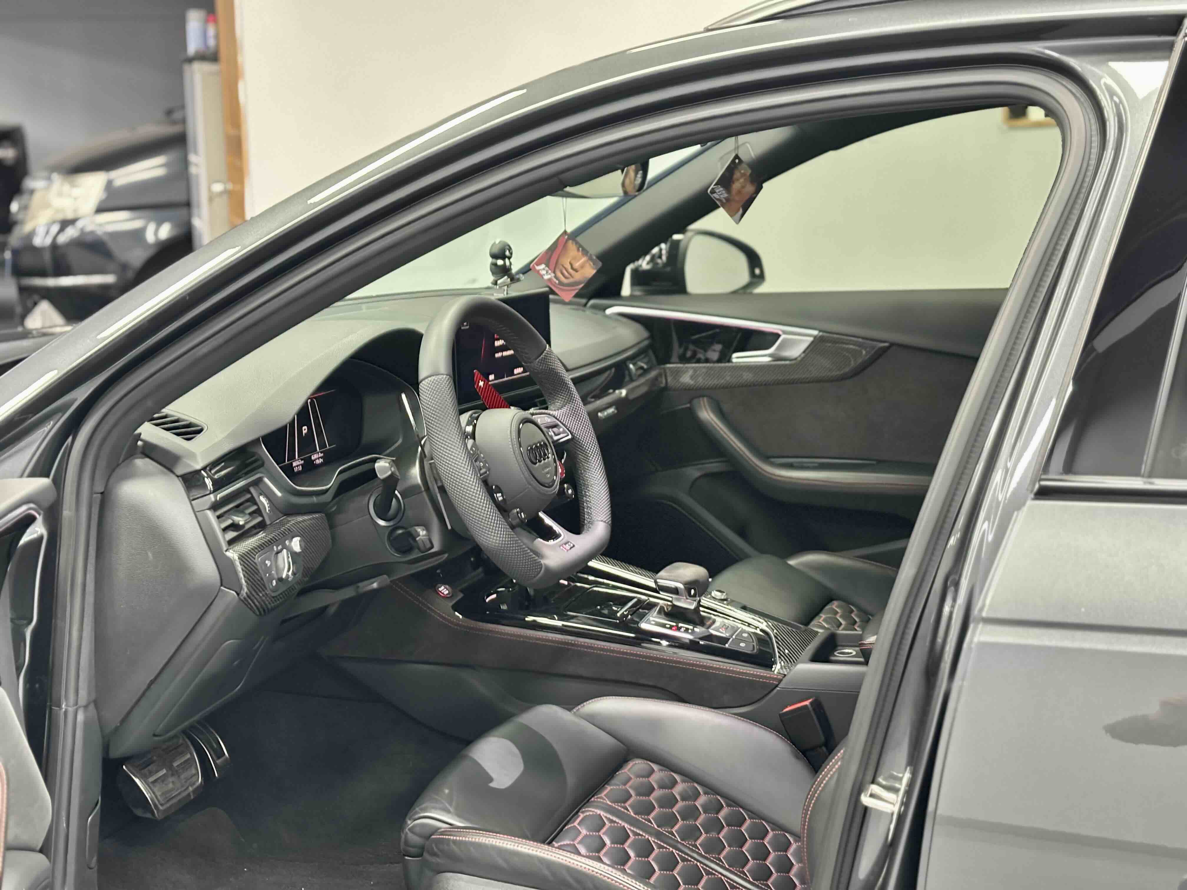 Audi RS 4 2022 immagine di auto #4