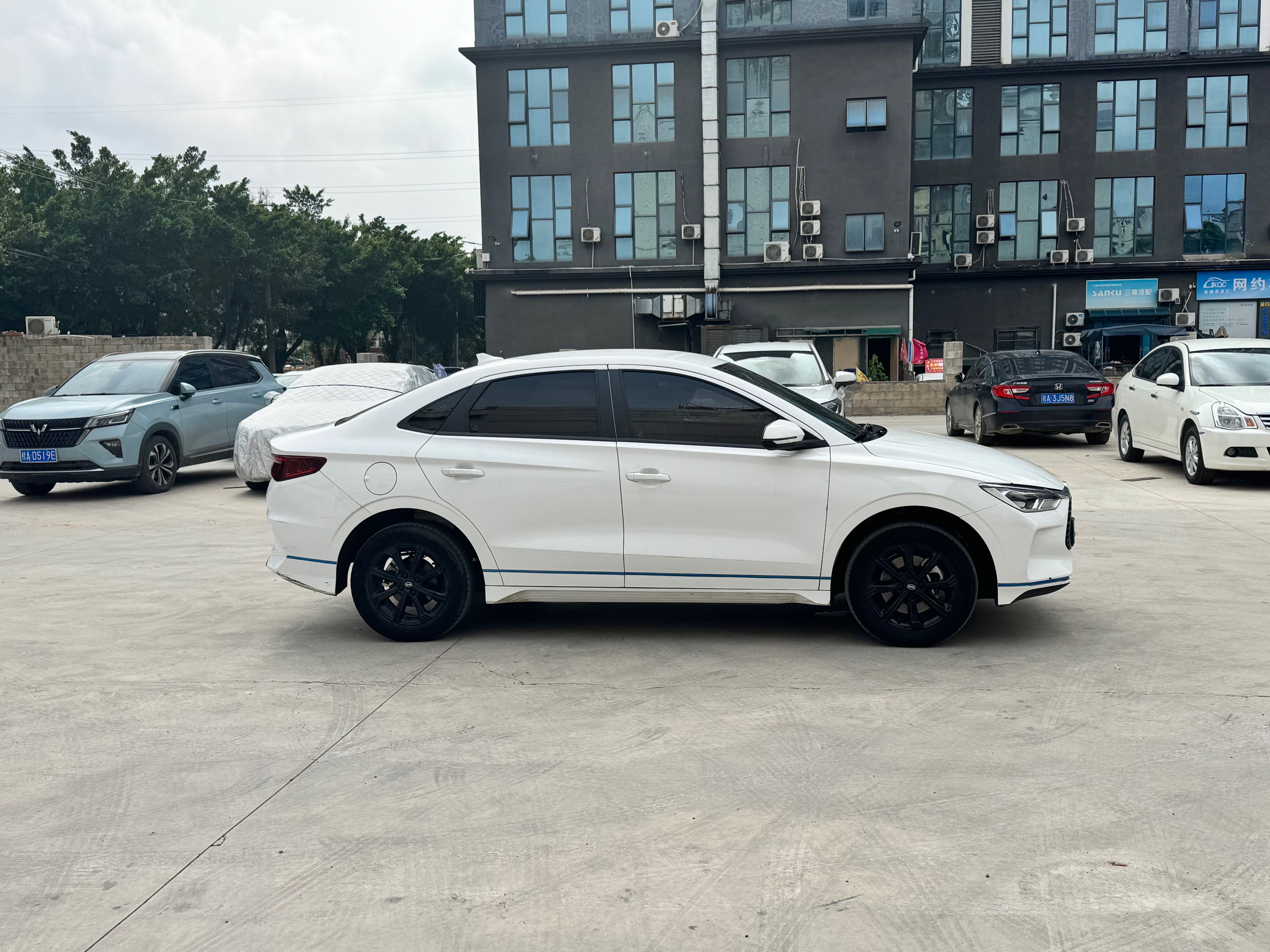 BYD e3 2022 #4 BYD e3 2022 car image #4