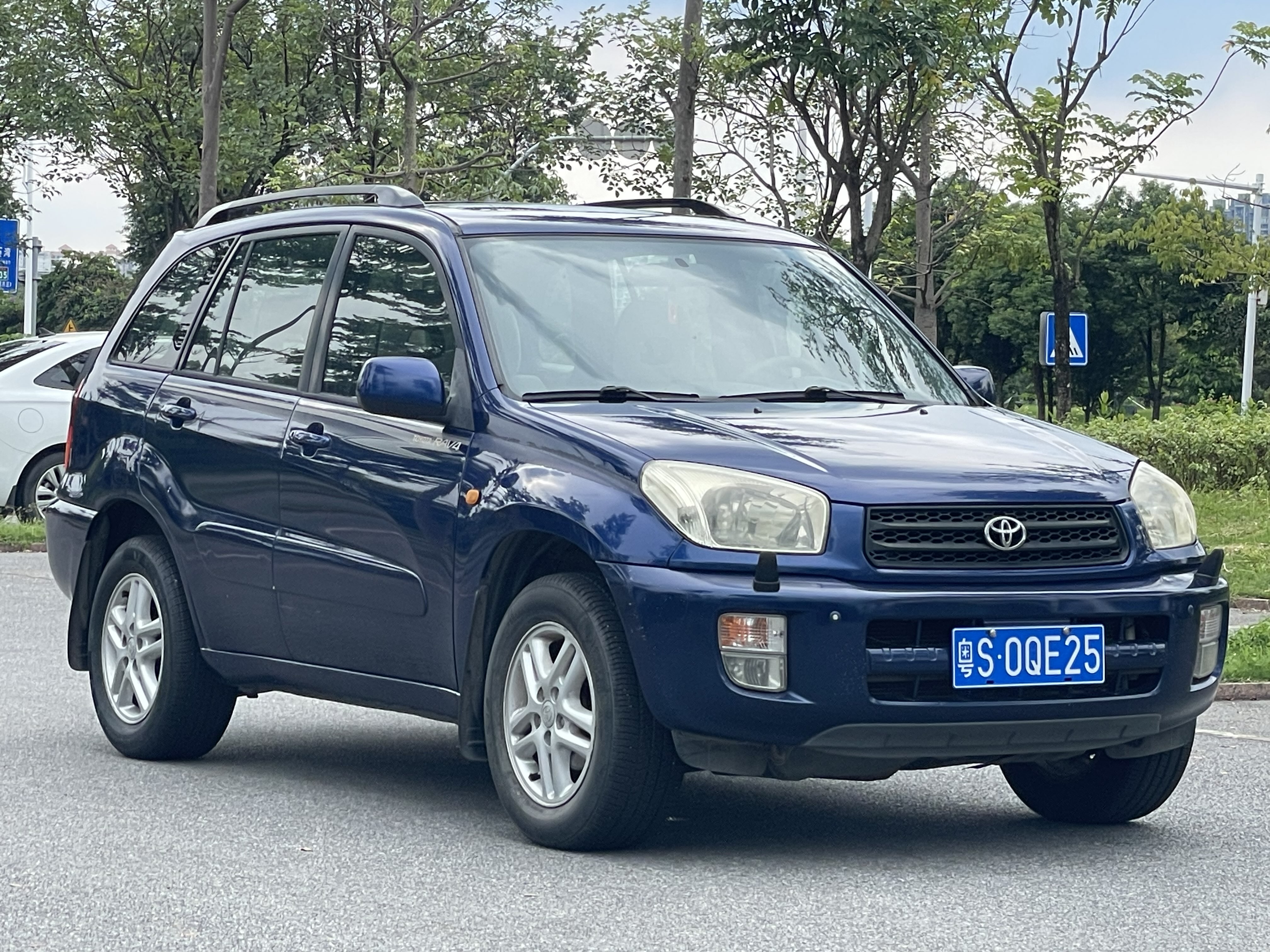 Toyota RAV4 (Imported) 2004 изображение автомобиля #4