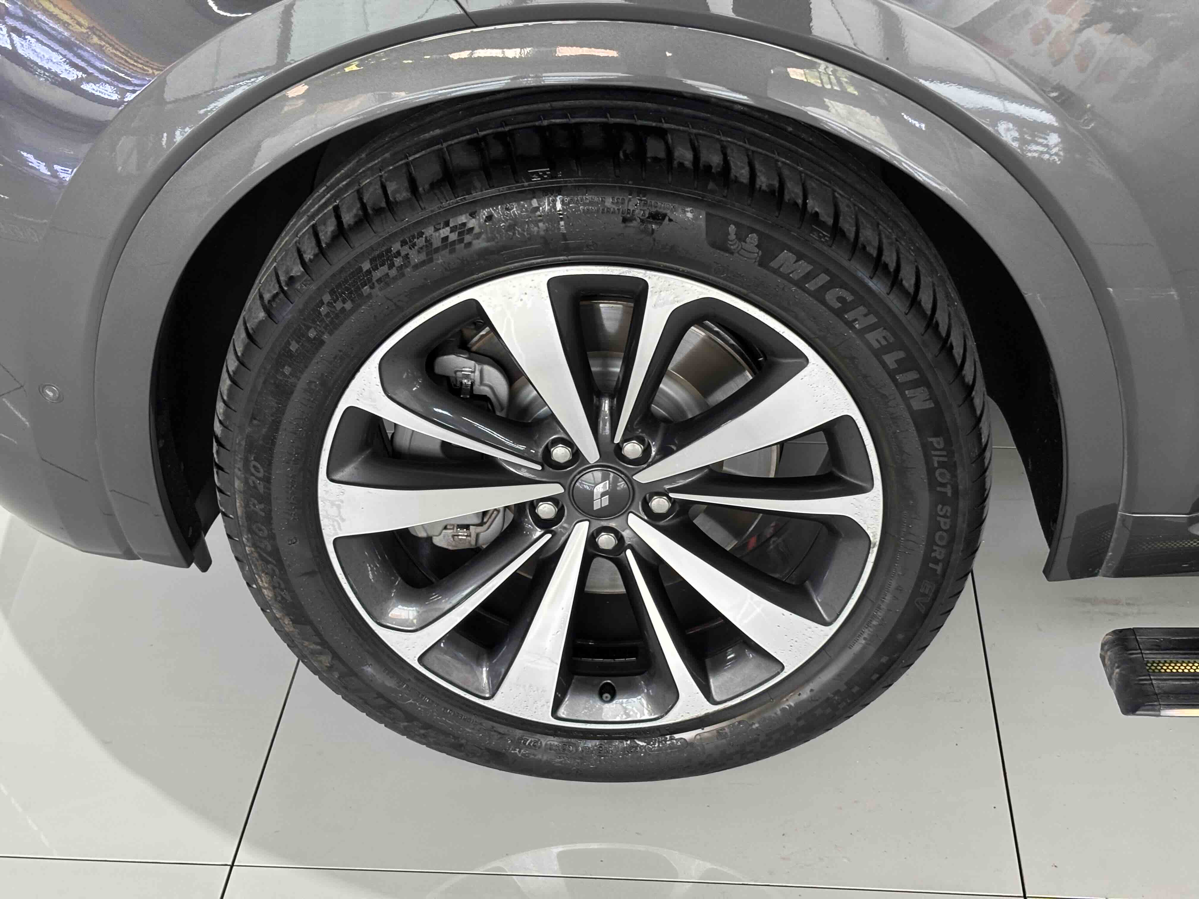 Li One 2022 صورة سيارة #4