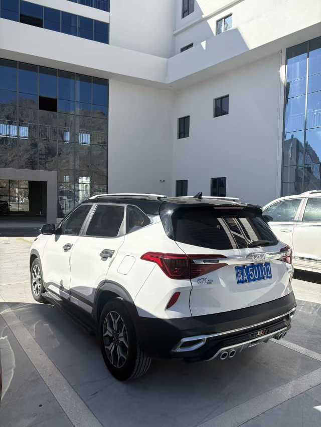 Kia Stonic 2022 изображение автомобиля #4