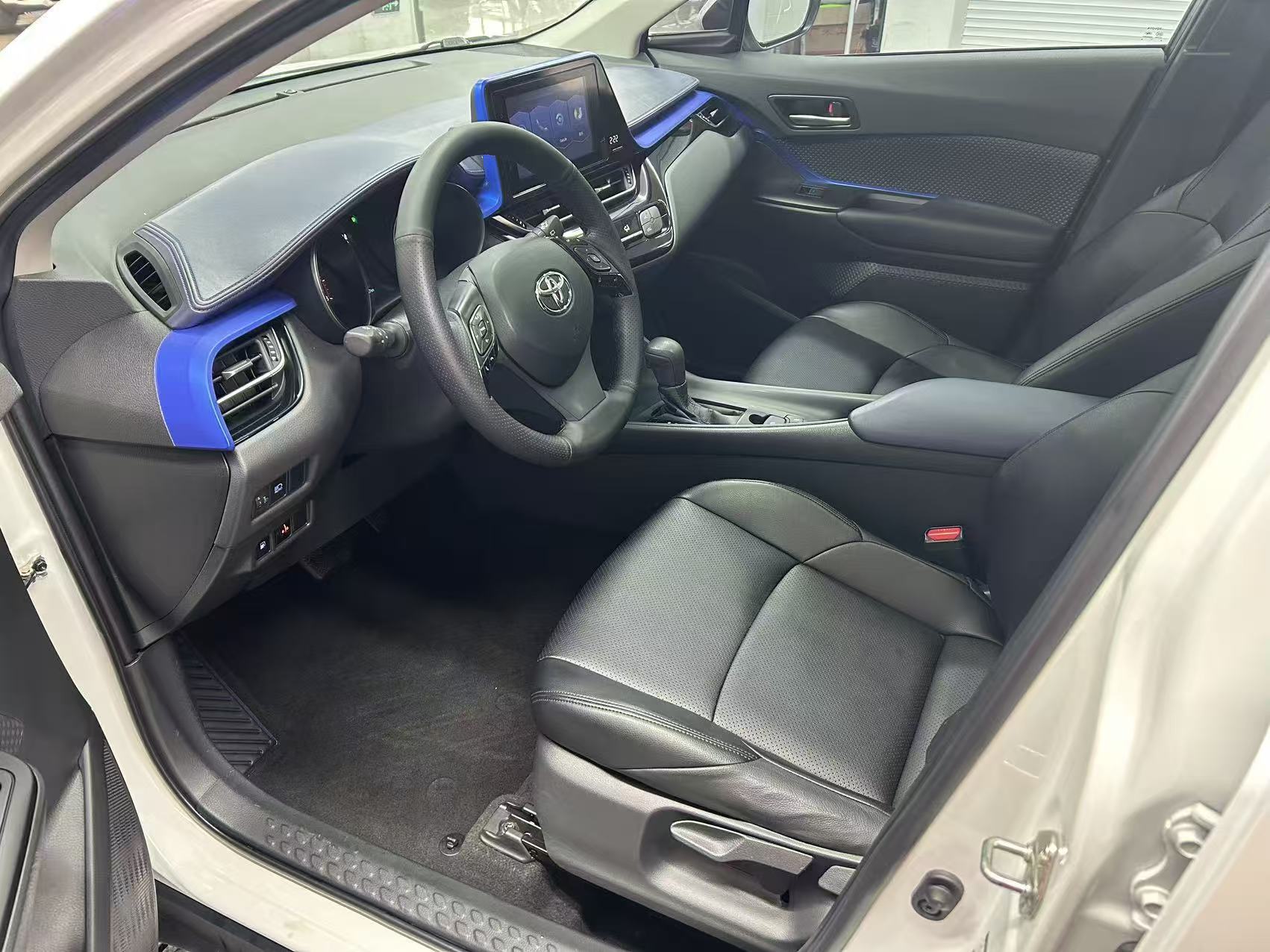 Toyota C-HR 2021 car image #4