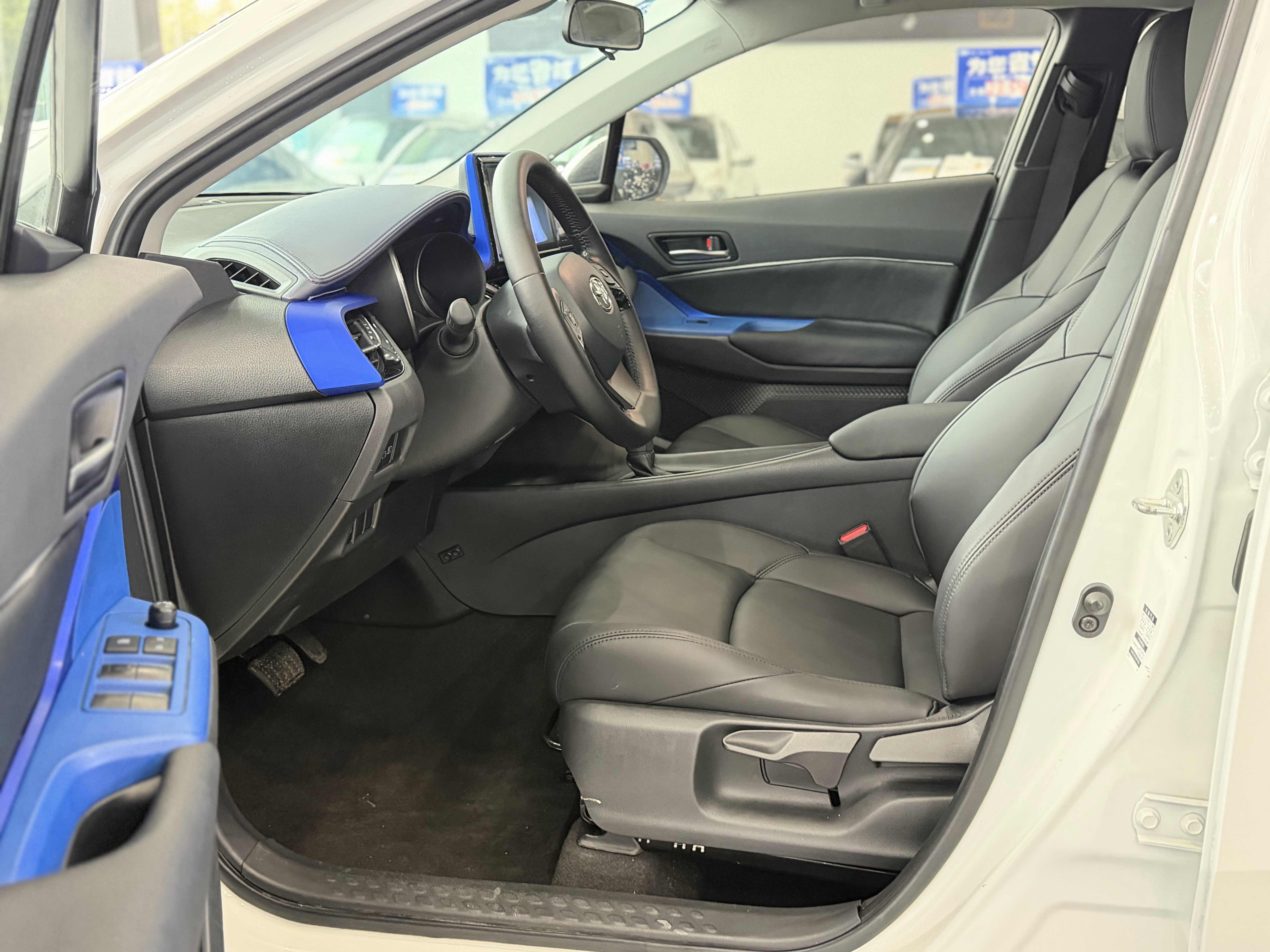 Toyota C-HR 2021 immagine di auto #4