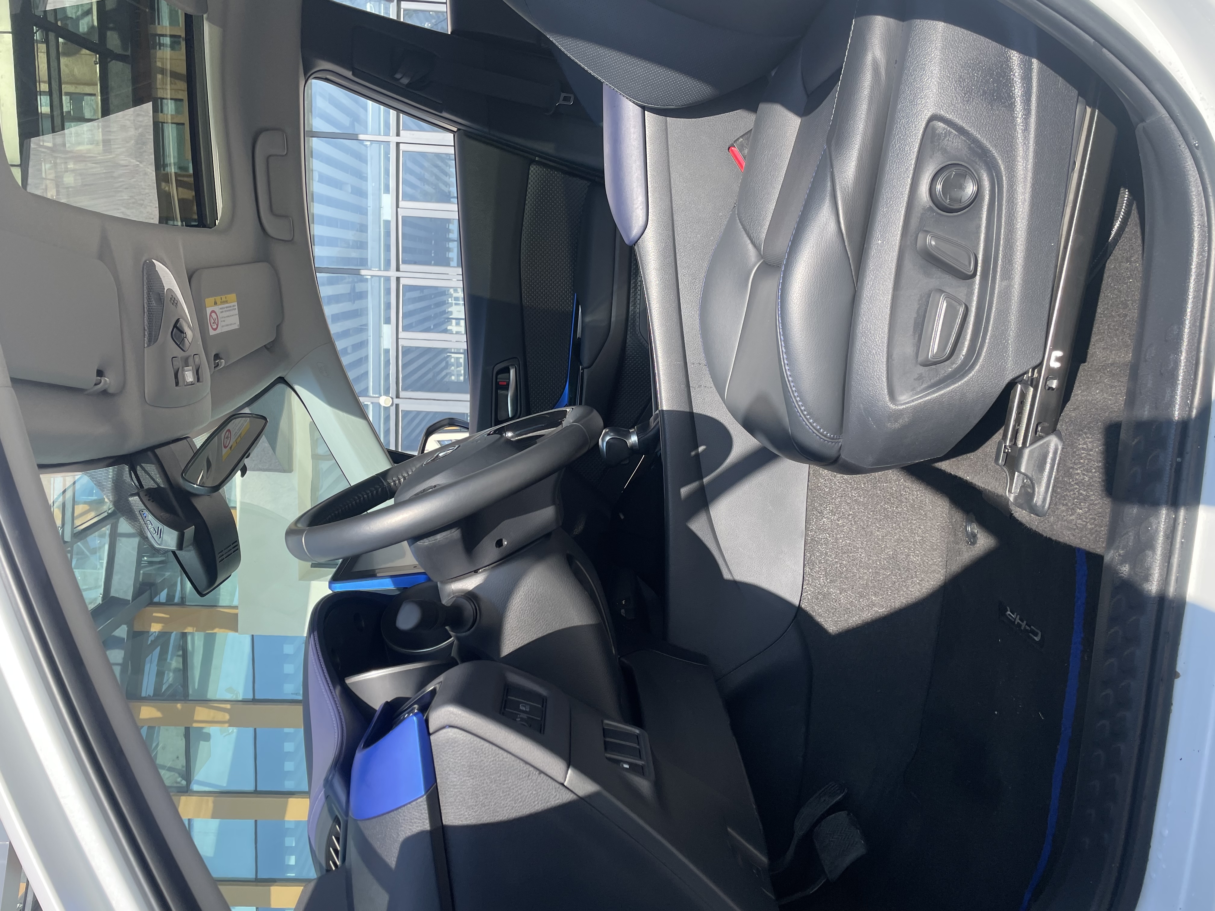 Toyota C-HR 2022 #4 Toyota C-HR 2022 صورة سيارة #4