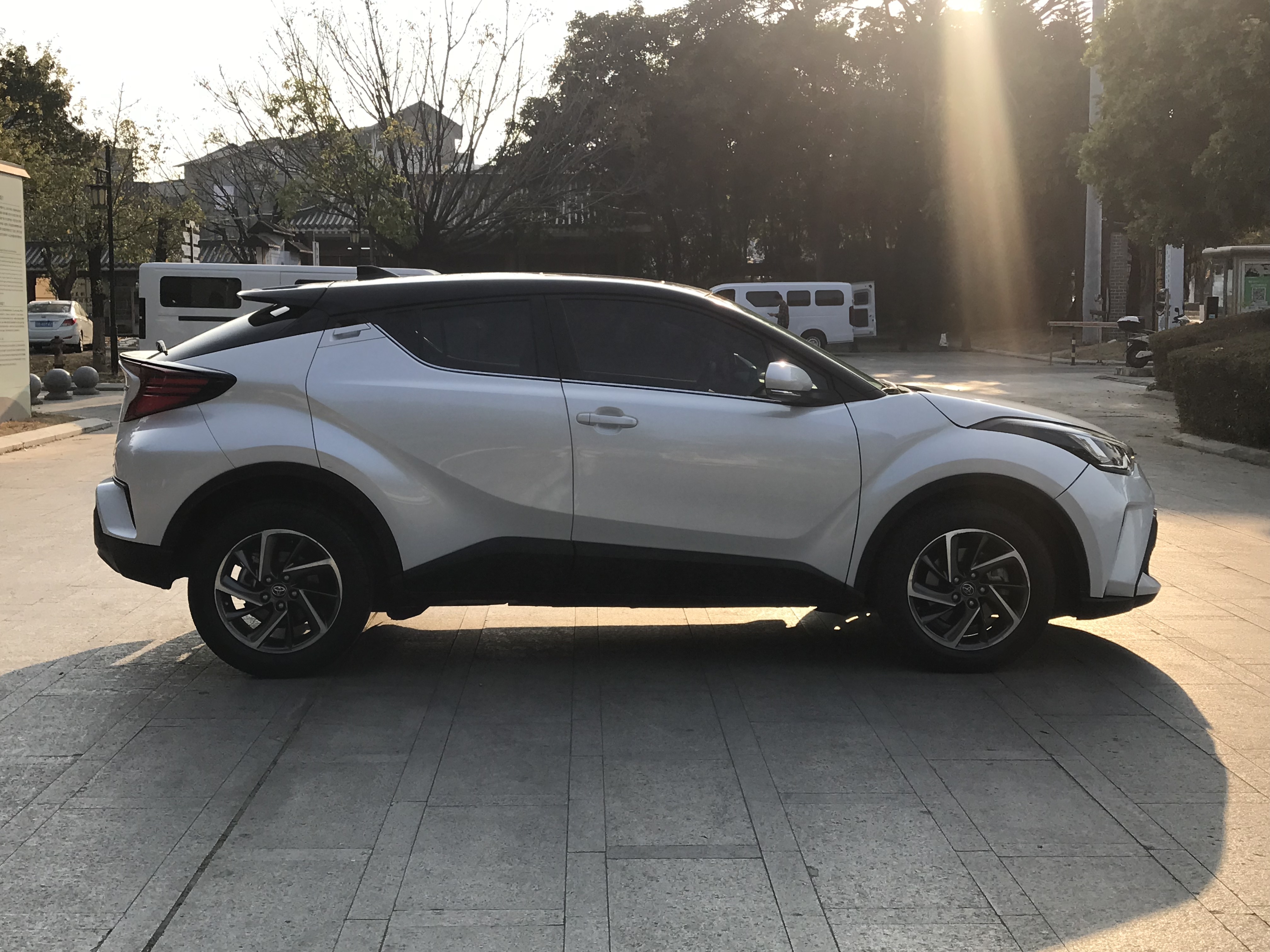 Toyota C-HR 2022 #4 Toyota C-HR 2022 car image #4