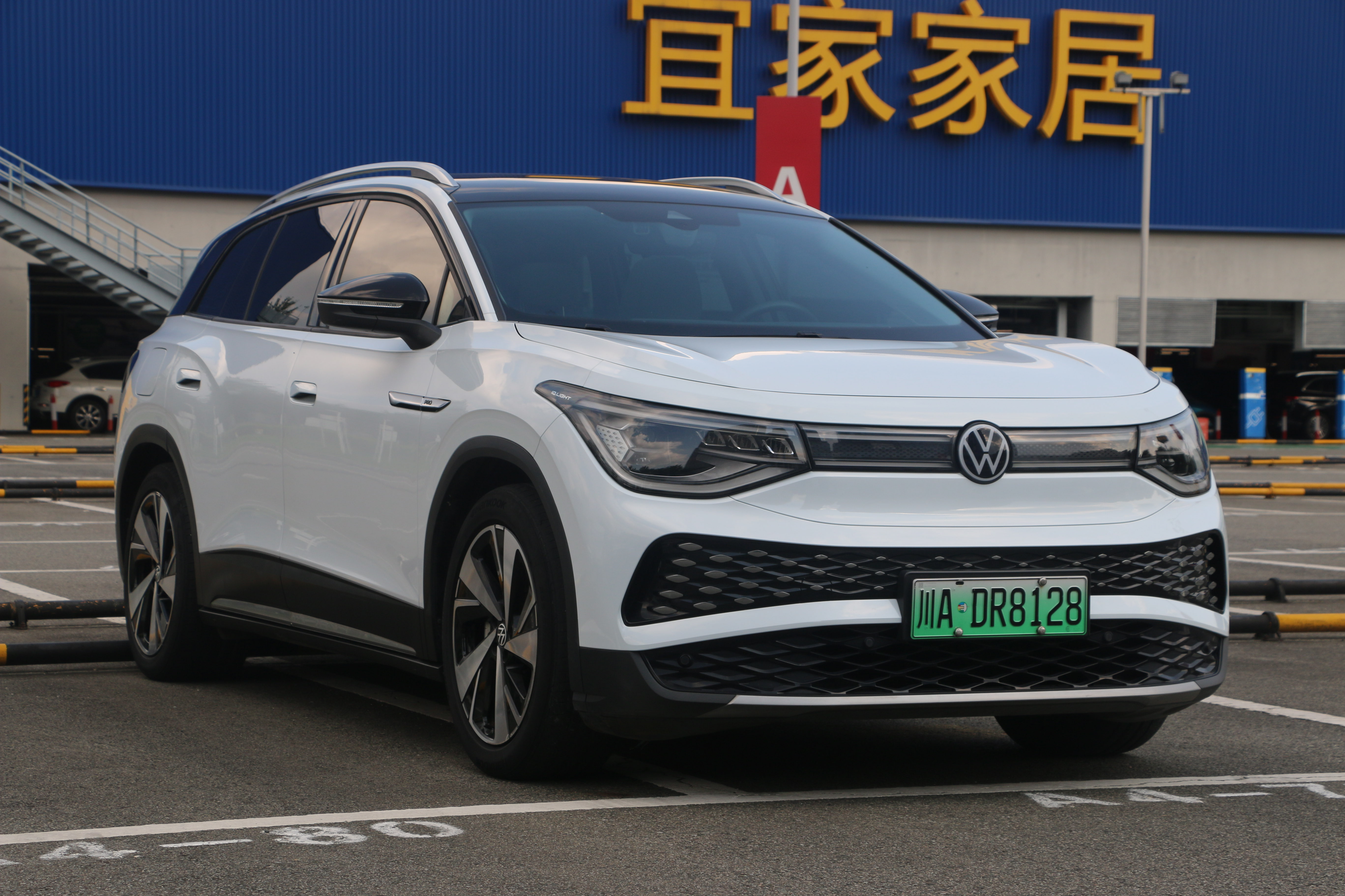 Volkswagen ID.6 X 2022 #4 Volkswagen ID.6 X 2022 car image #4