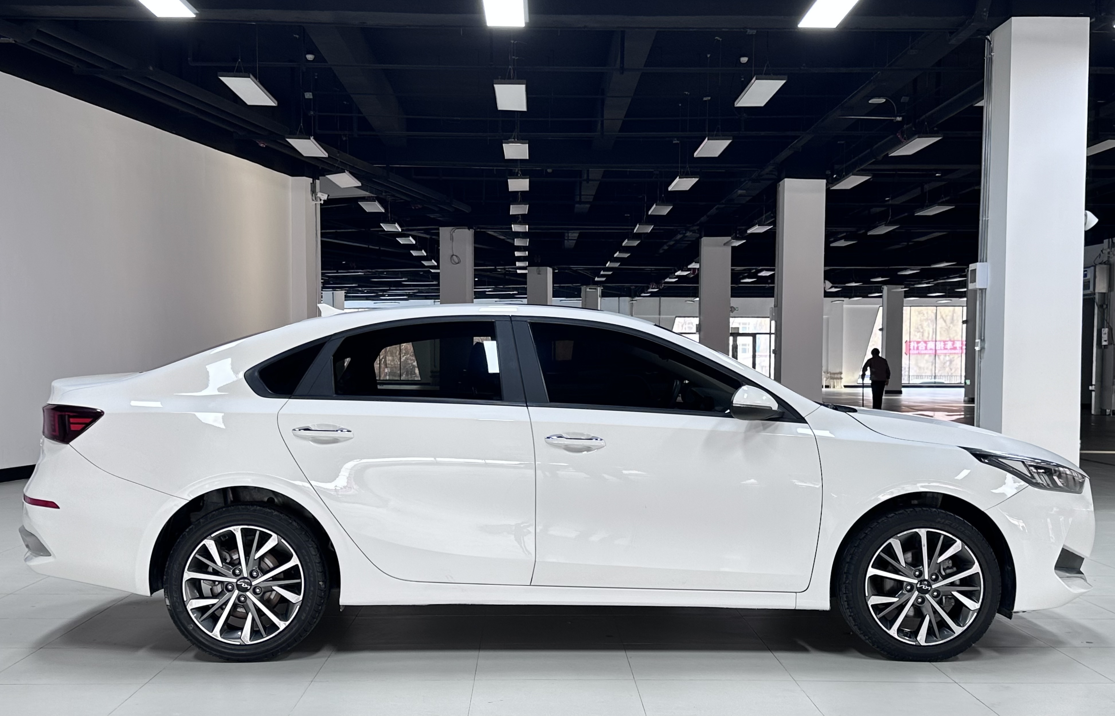 起亚 起亚K3 2023 汽车图片 #4