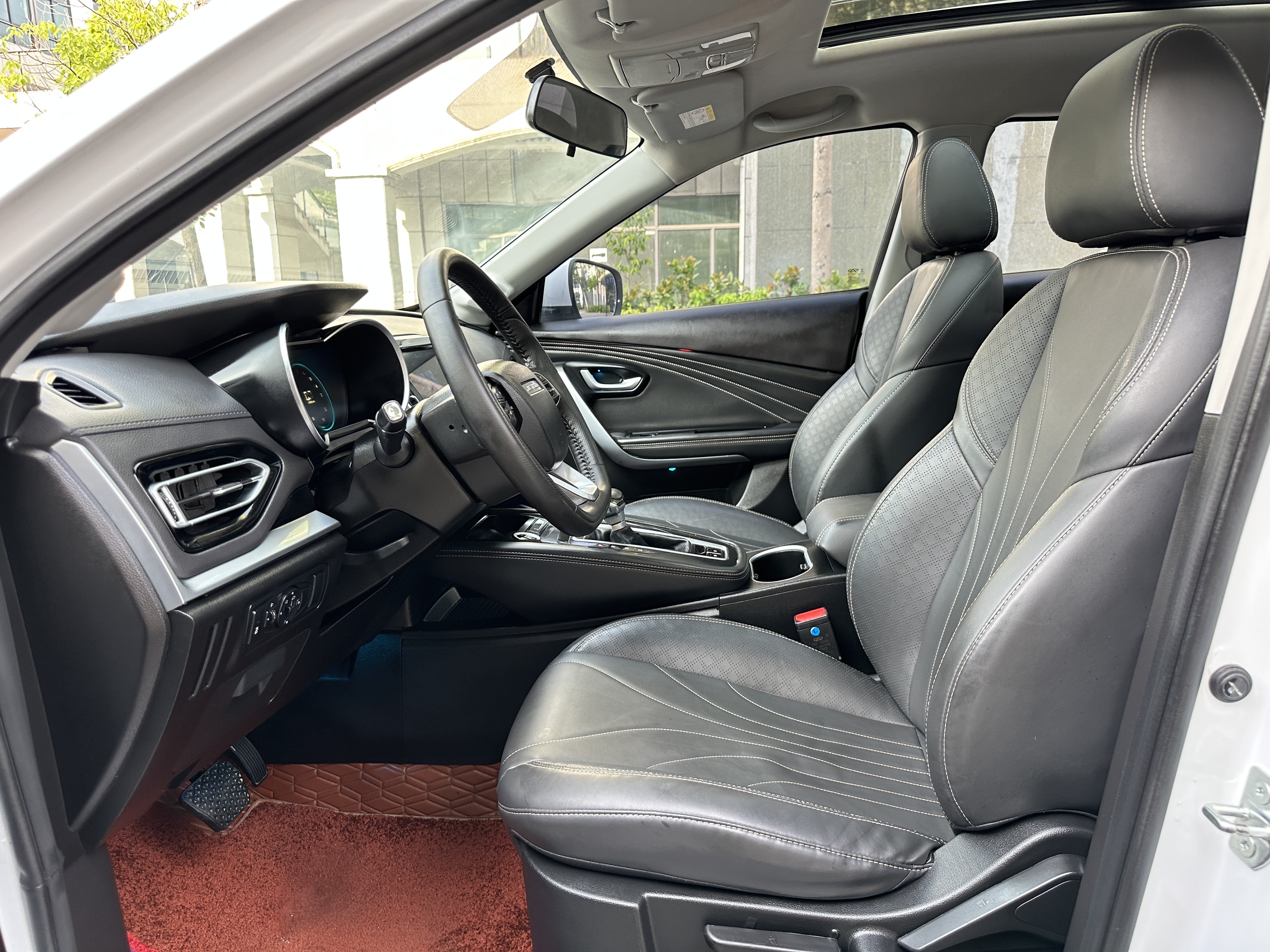 X70M 2022 car image #4