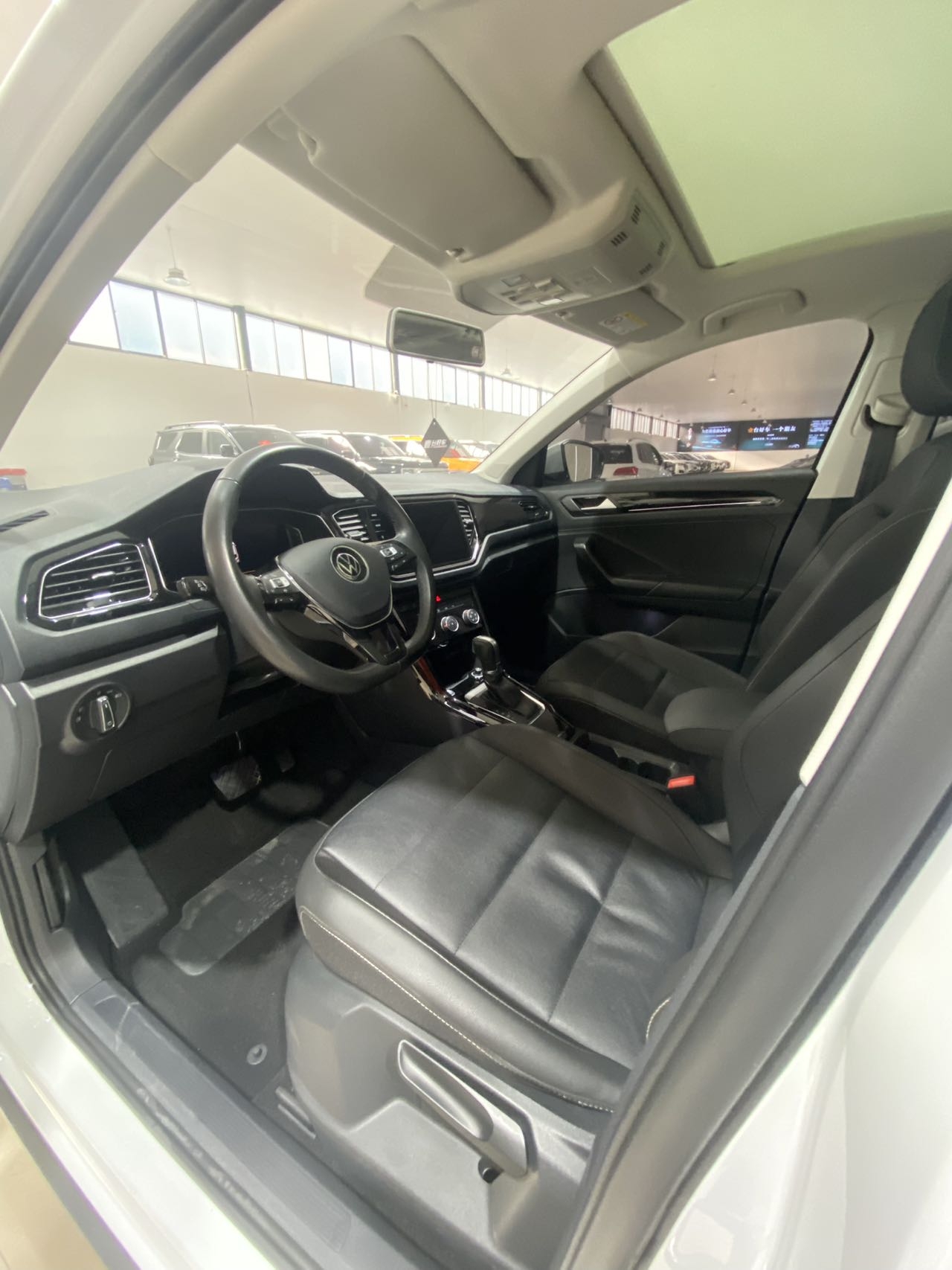 T-Roc 2022 car image #4