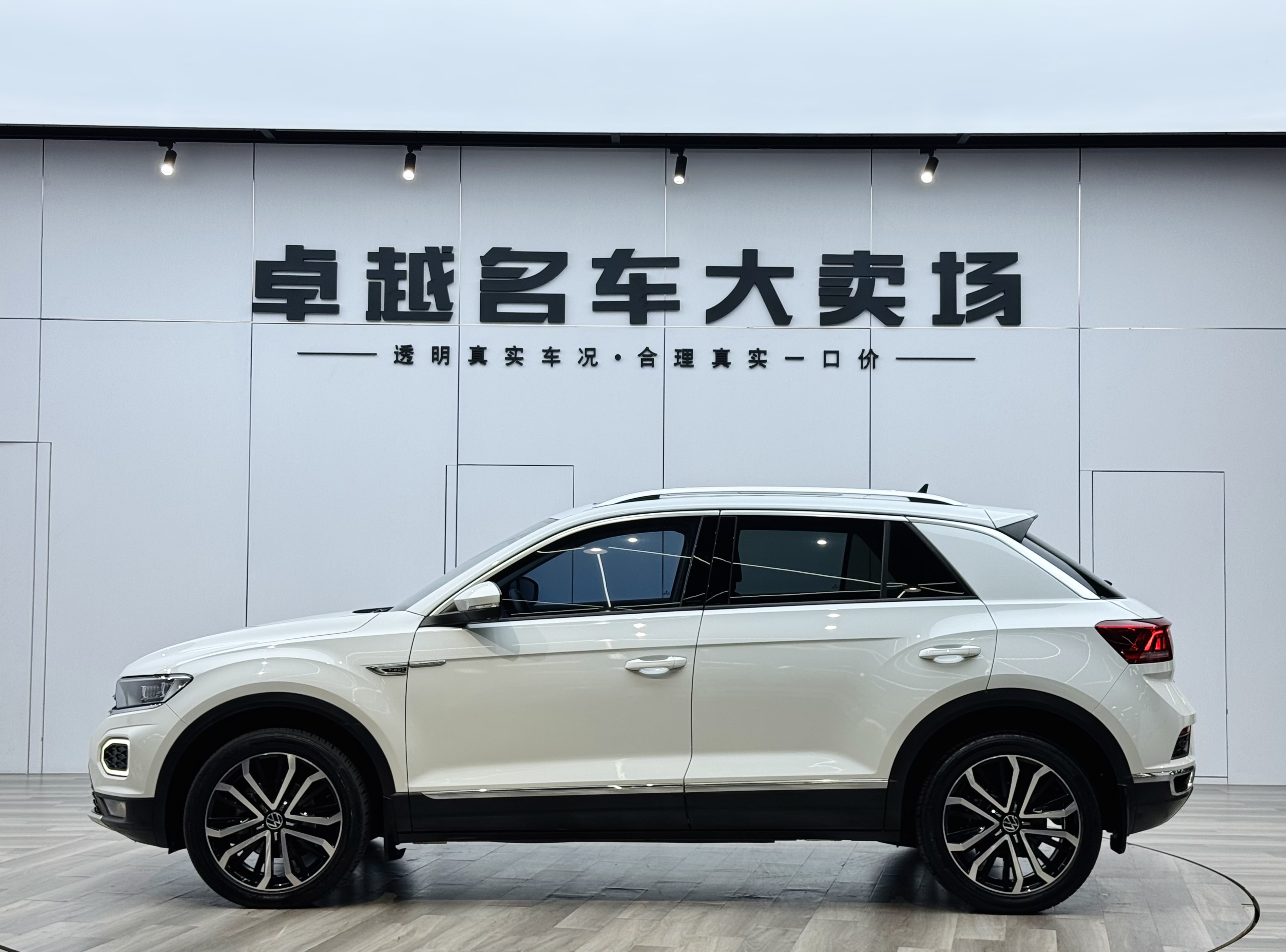 Volkswagen T-Roc 2022 car image #4