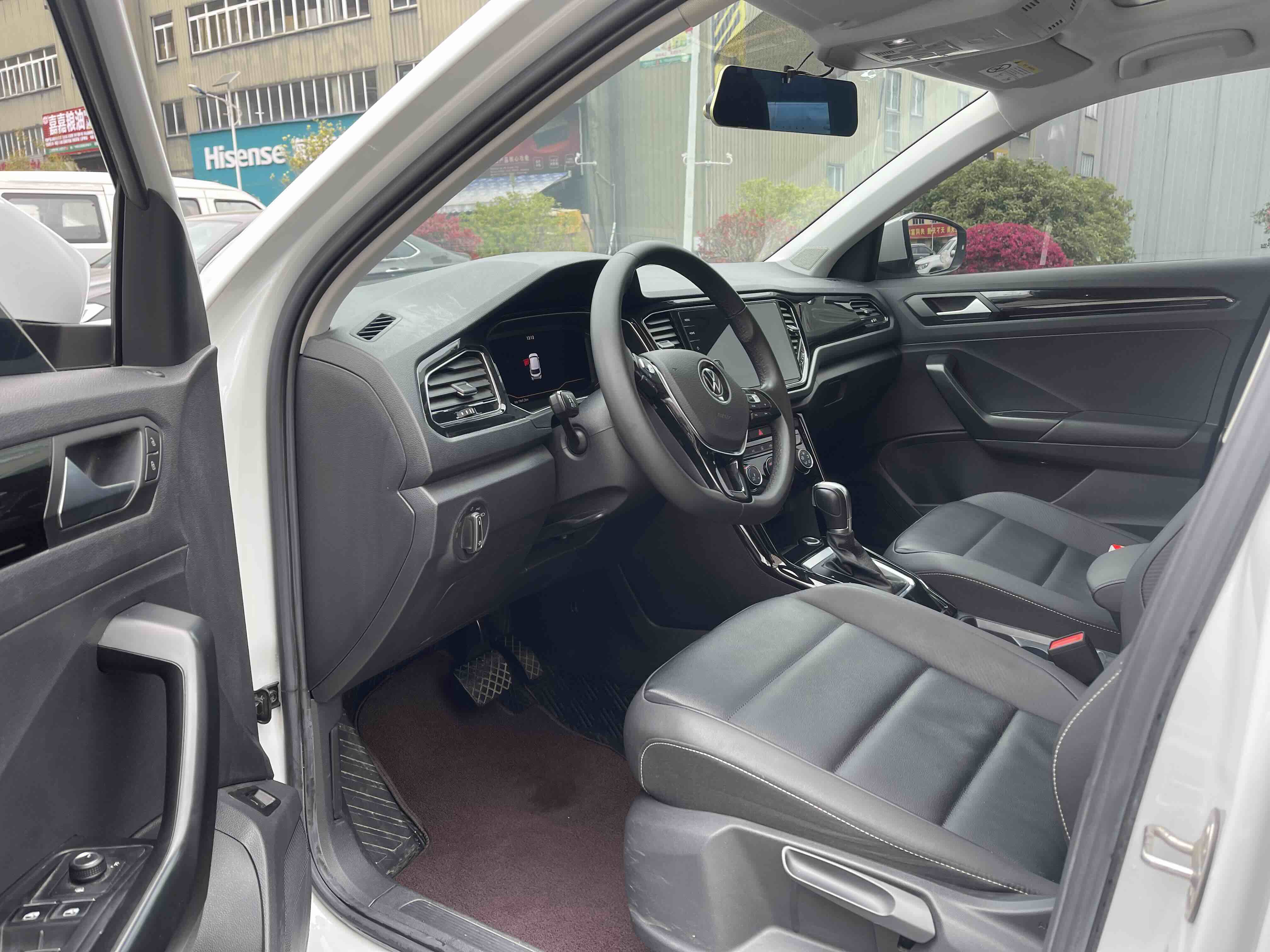 Volkswagen T-Roc 2021 car image #4