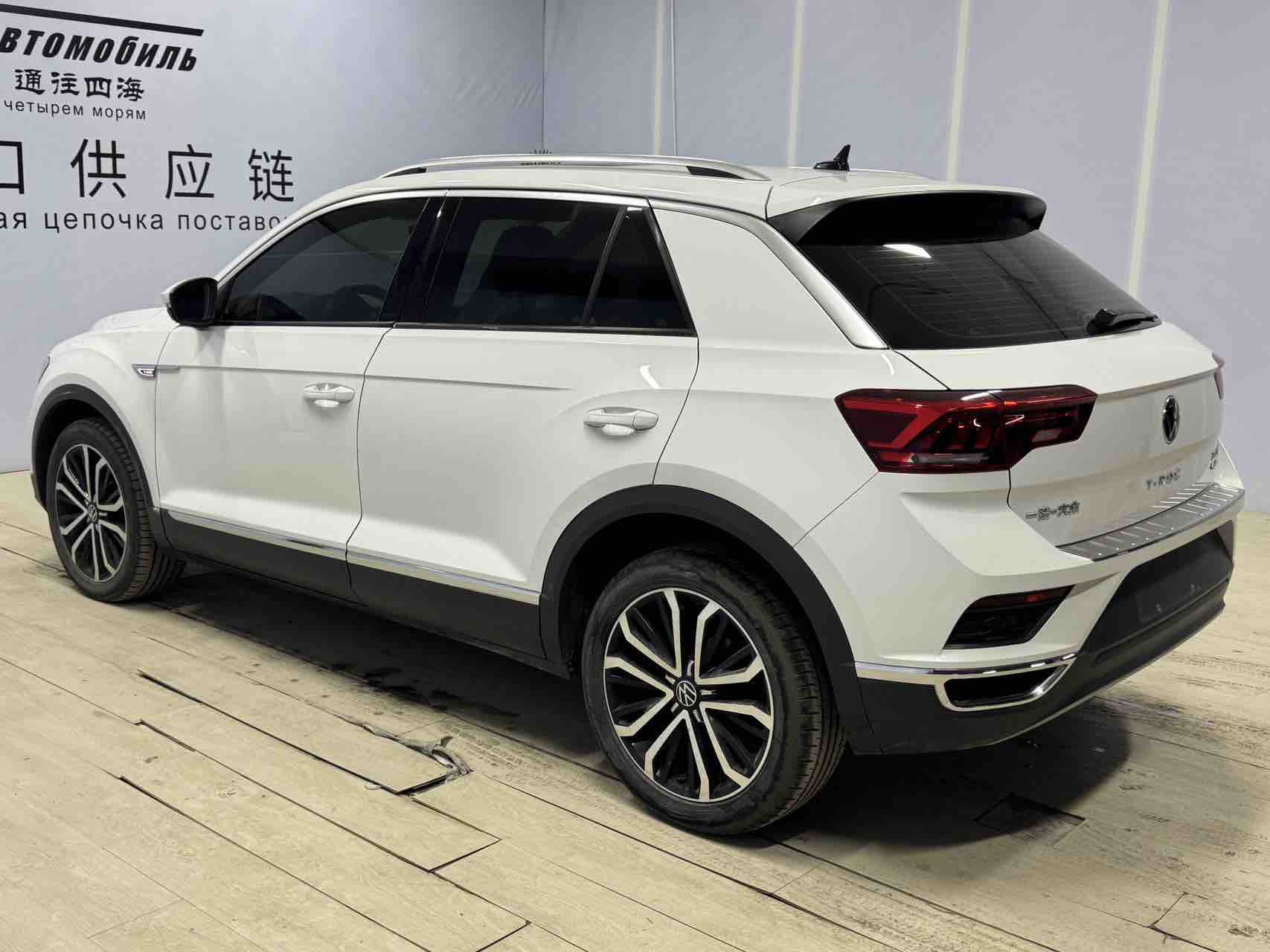 Volkswagen T-Roc 2022 car image #4