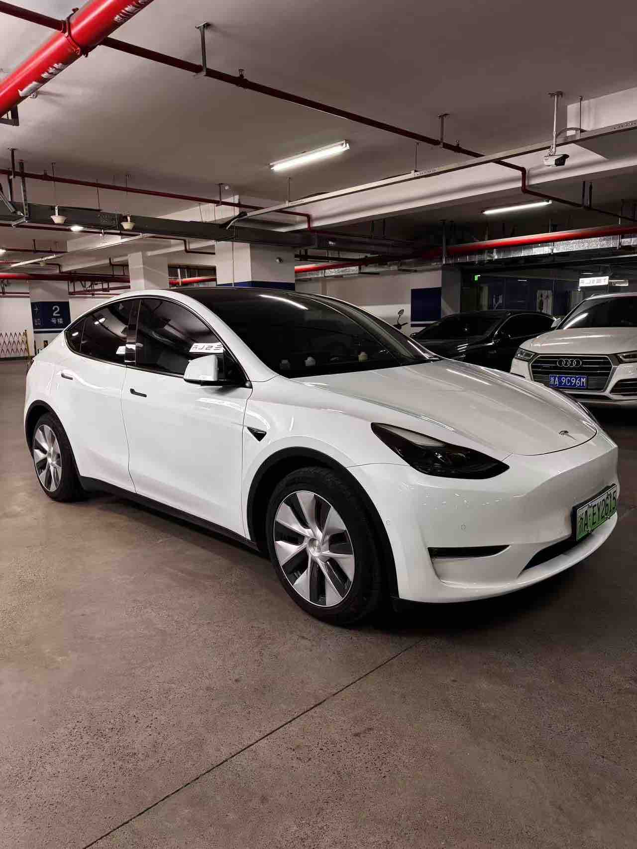 Tesla Model Y 2021 #4 Tesla Model Y 2021 car image #4