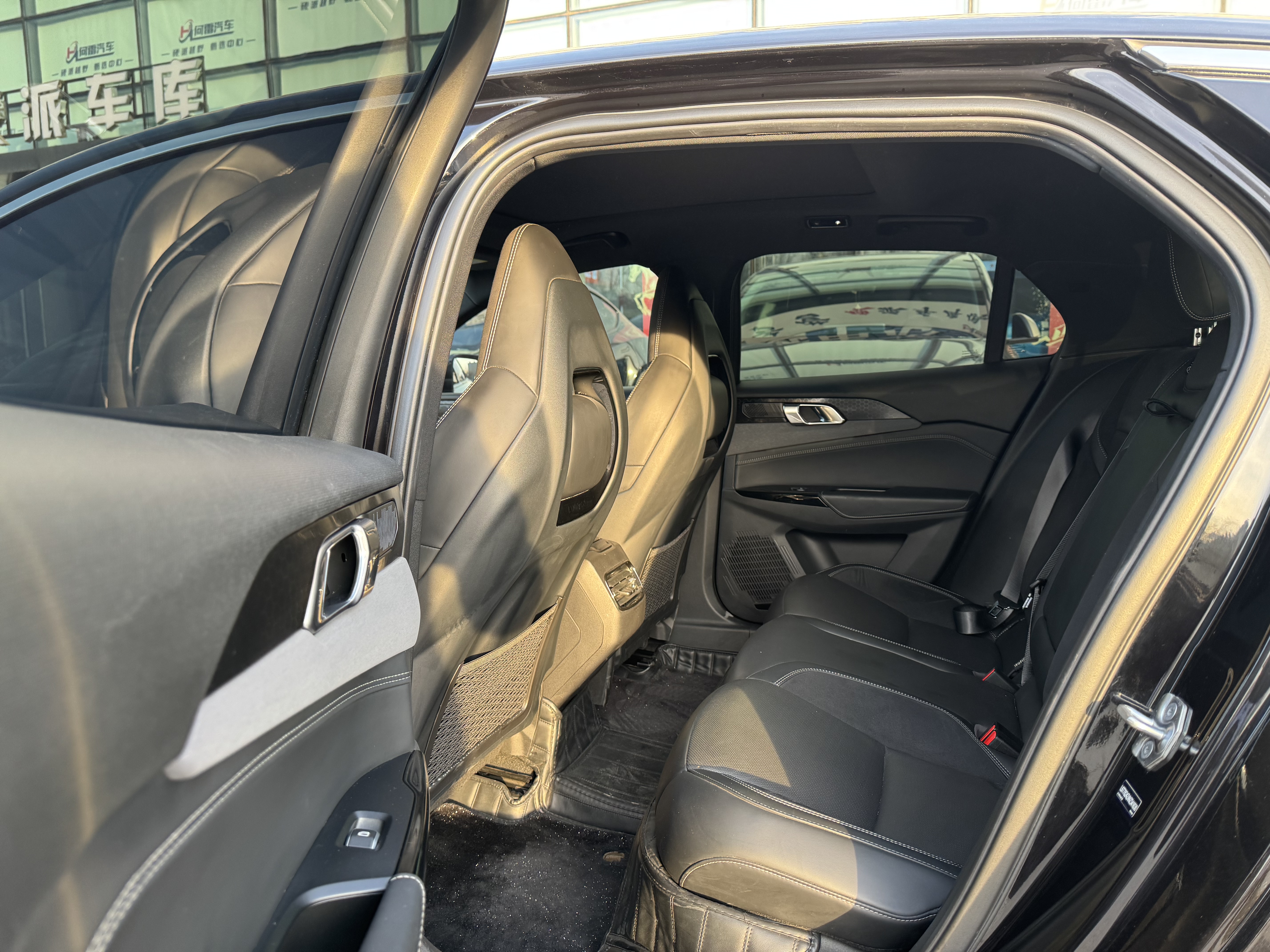 Lynk & Co 2023 #4 Lynk & Co 2023 car image #4