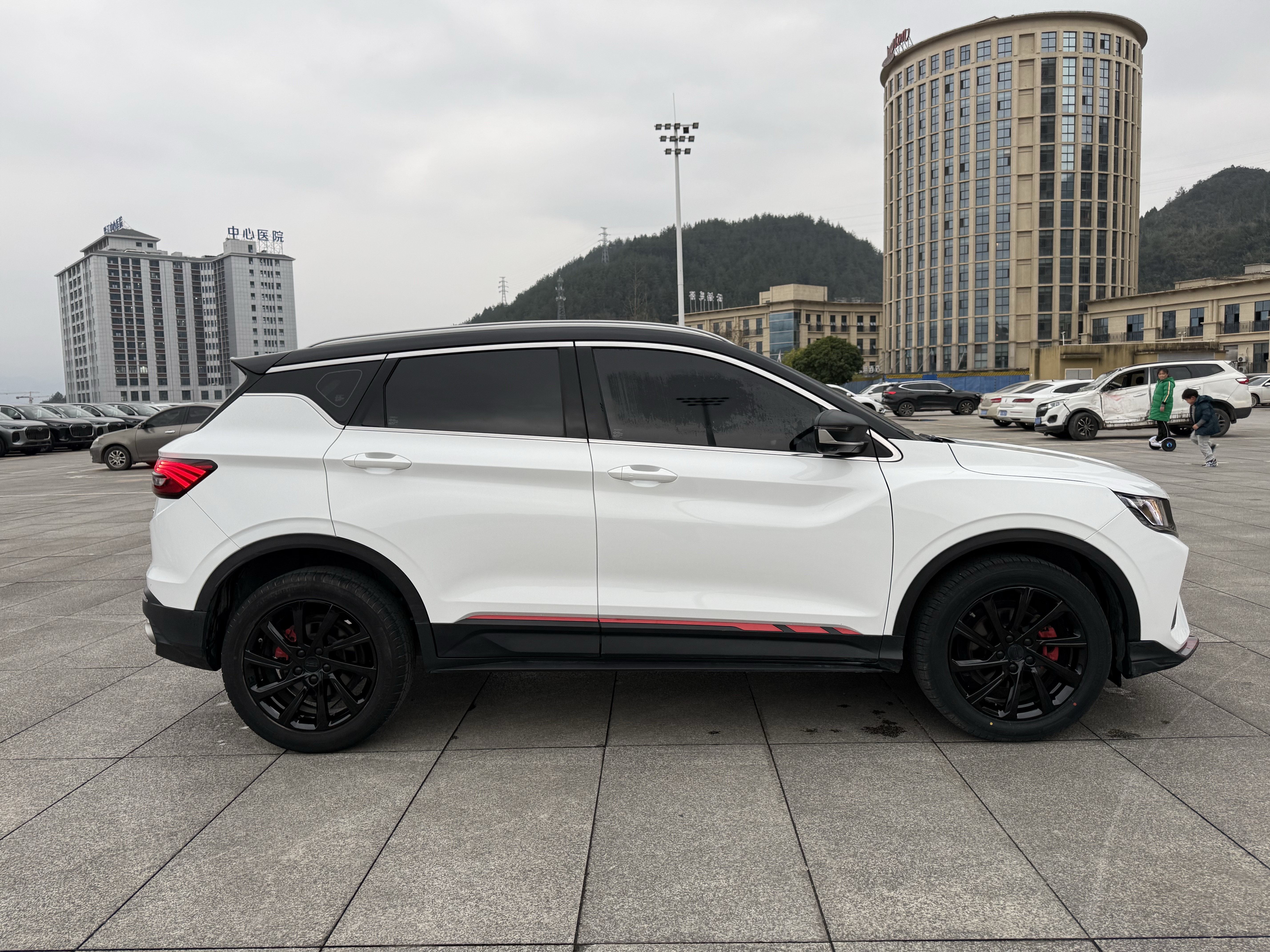 GEELY Coolray 2022 #4 GEELY Coolray 2022 car image #4