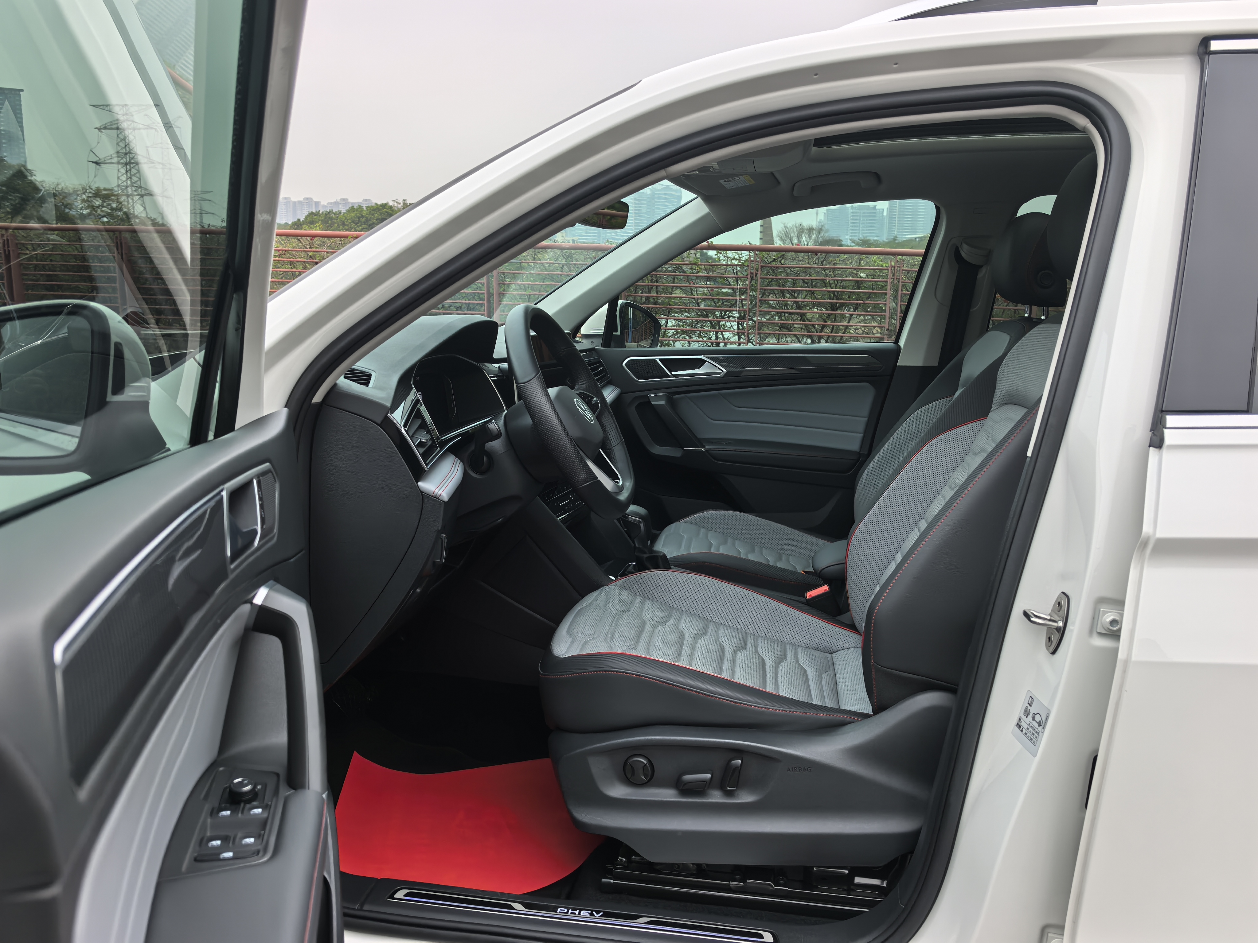 Volkswagen Tiguan L New Energy 2022 صورة سيارة #4