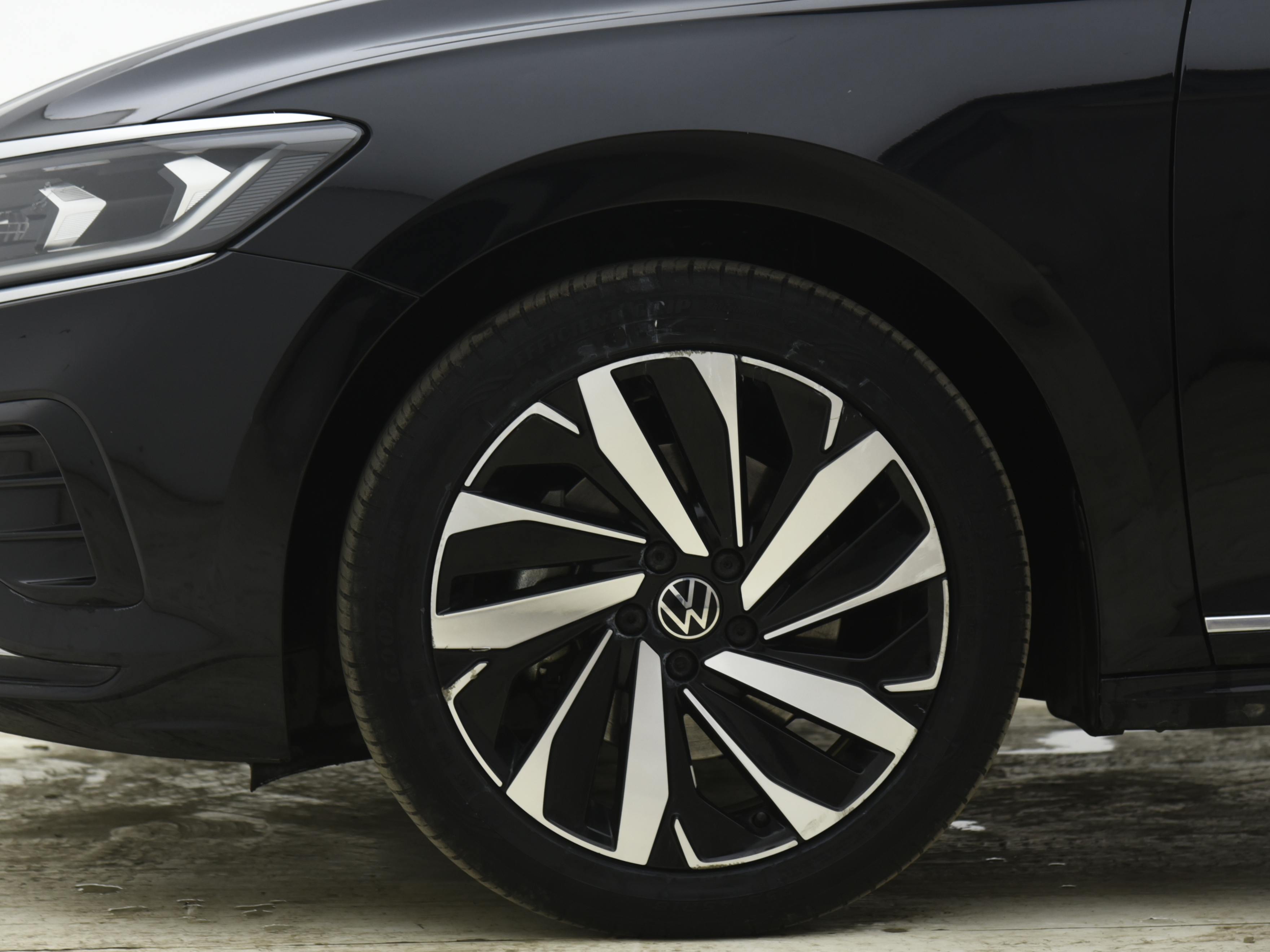 Volkswagen Passat 2022 car image #4