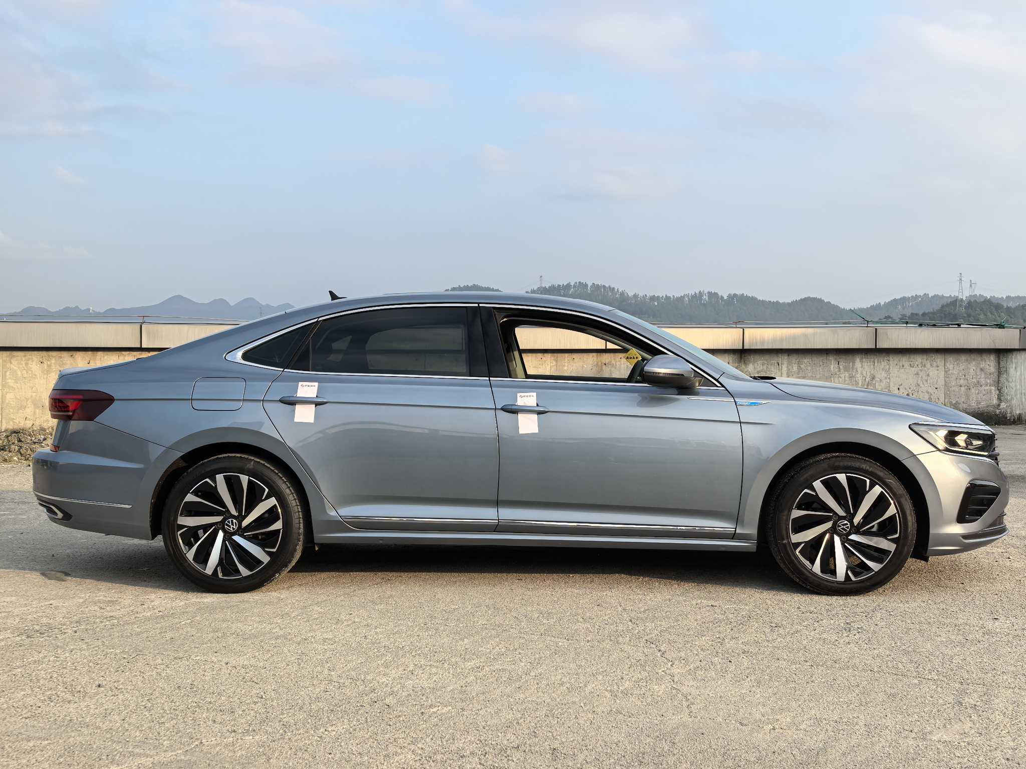 Volkswagen Passat 2022 صورة سيارة #4