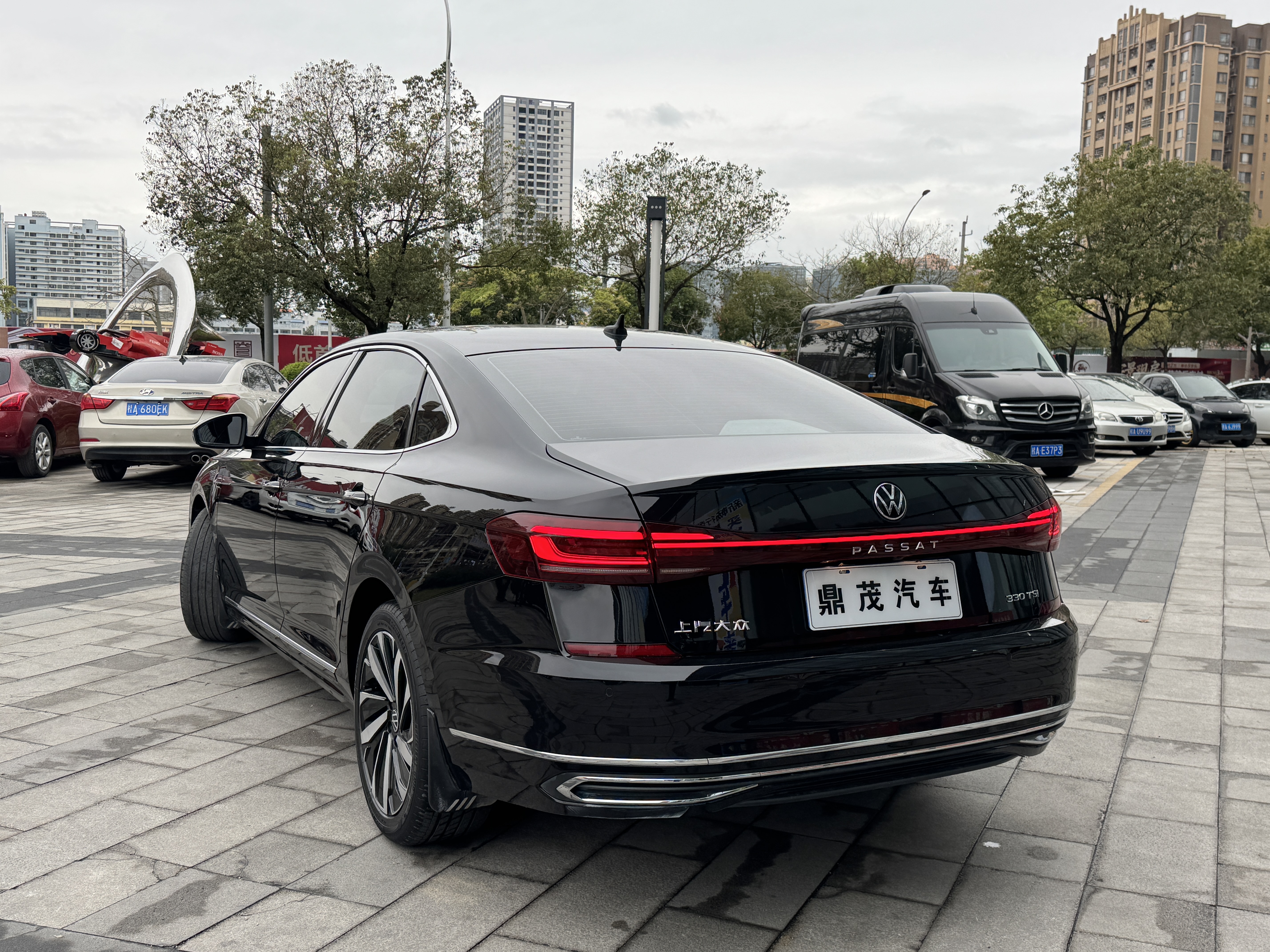 Volkswagen Passat 2022 car image #4