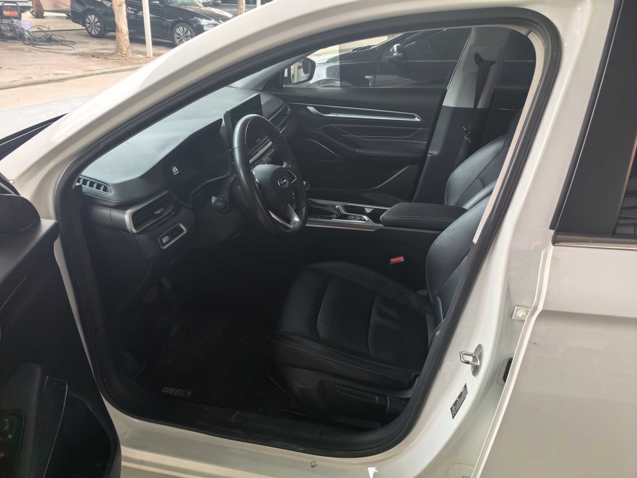 Emgrand 2022 car image #4