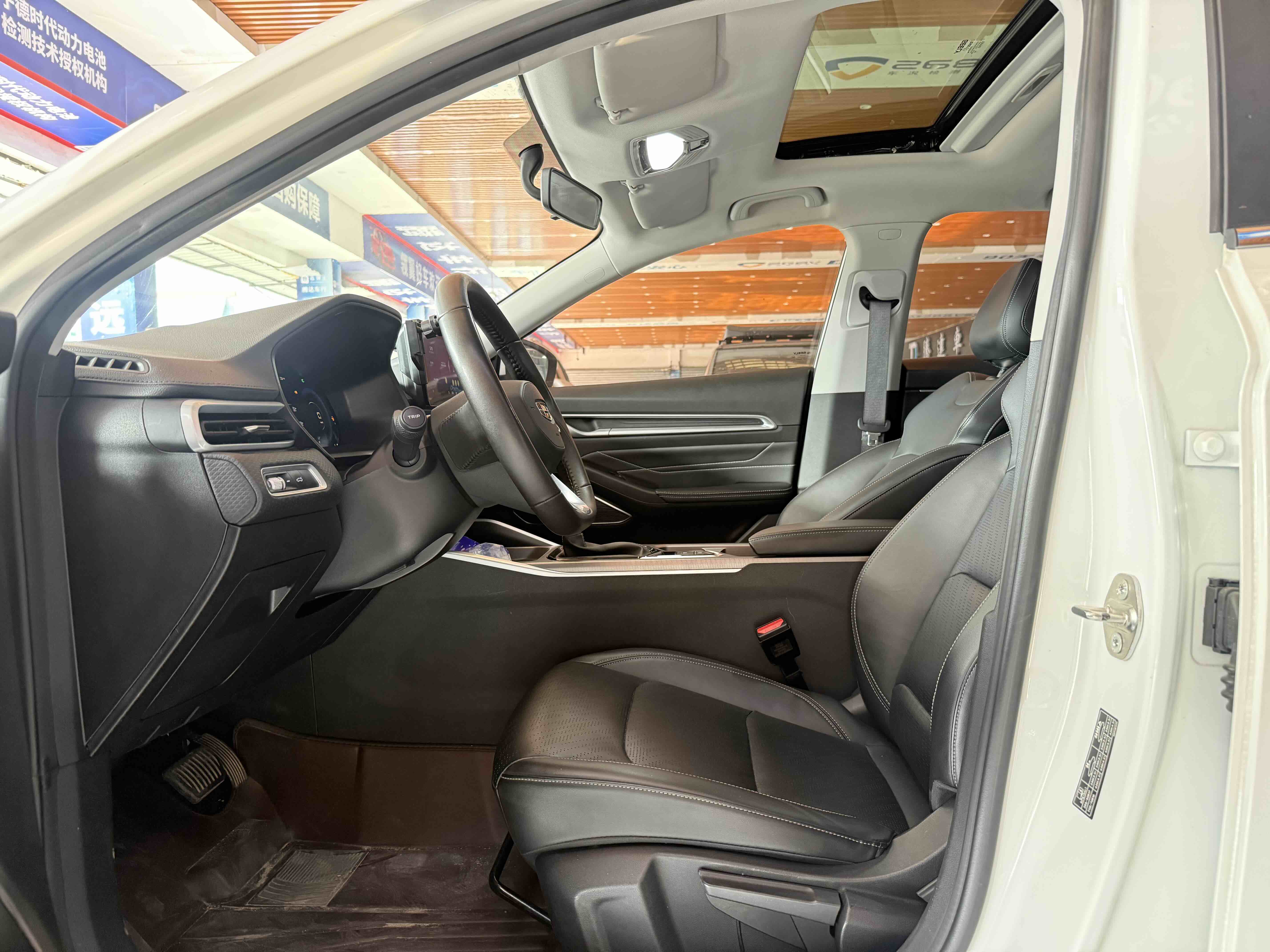 GEELY Emgrand 2022 car image #4