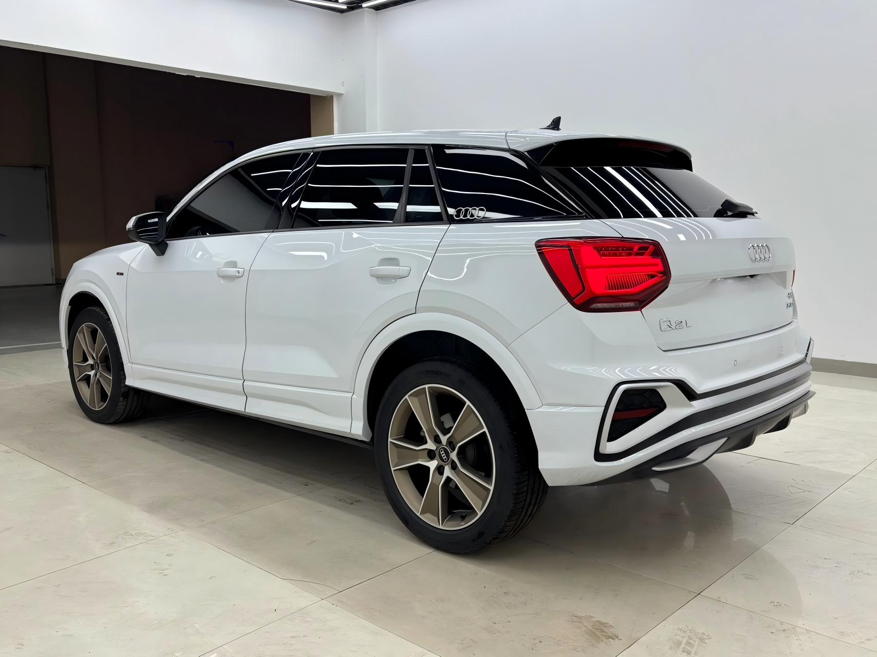 Audi Q2L 2021 car image #4