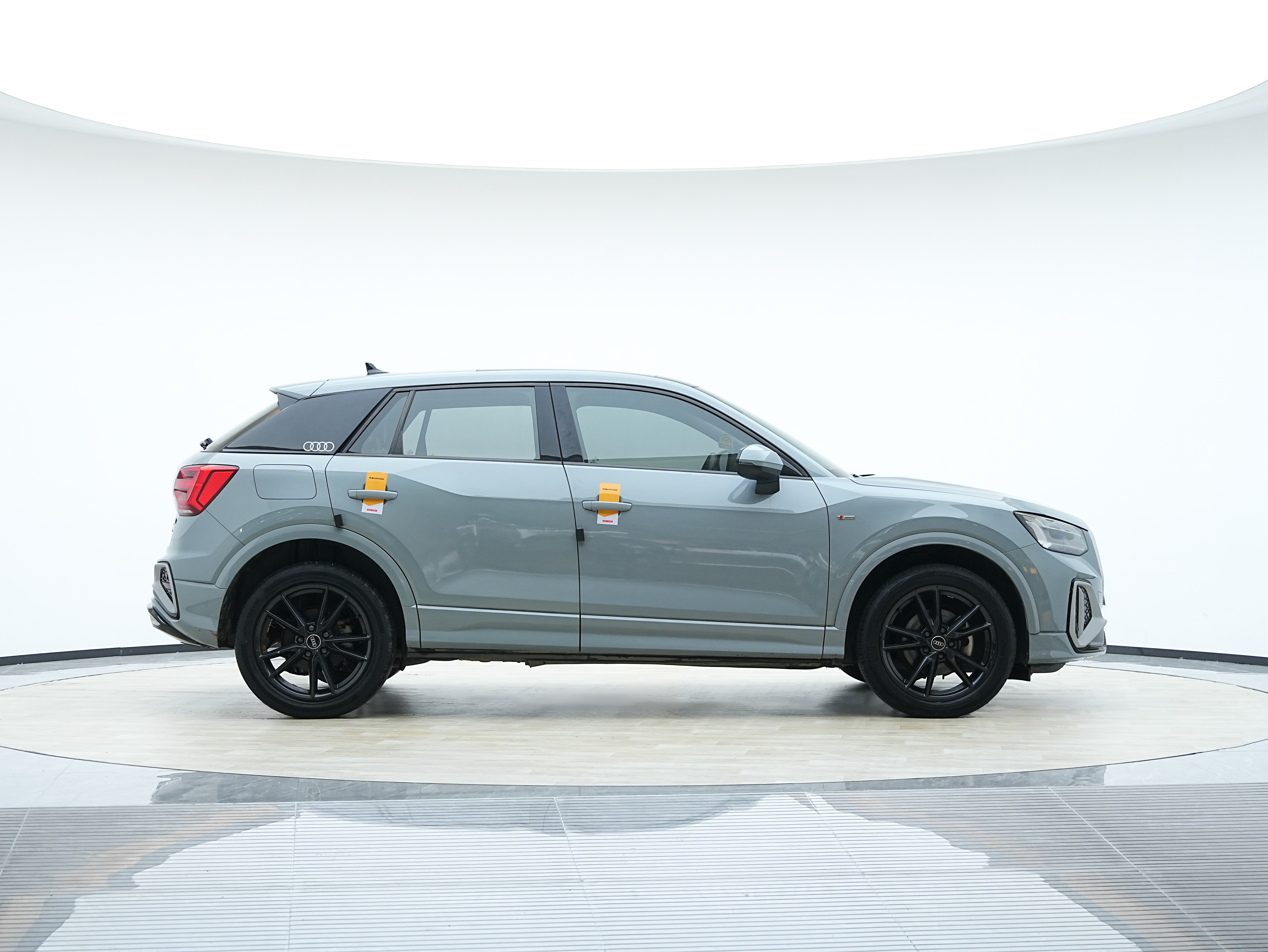 Audi Q2L 2023 صورة سيارة #4