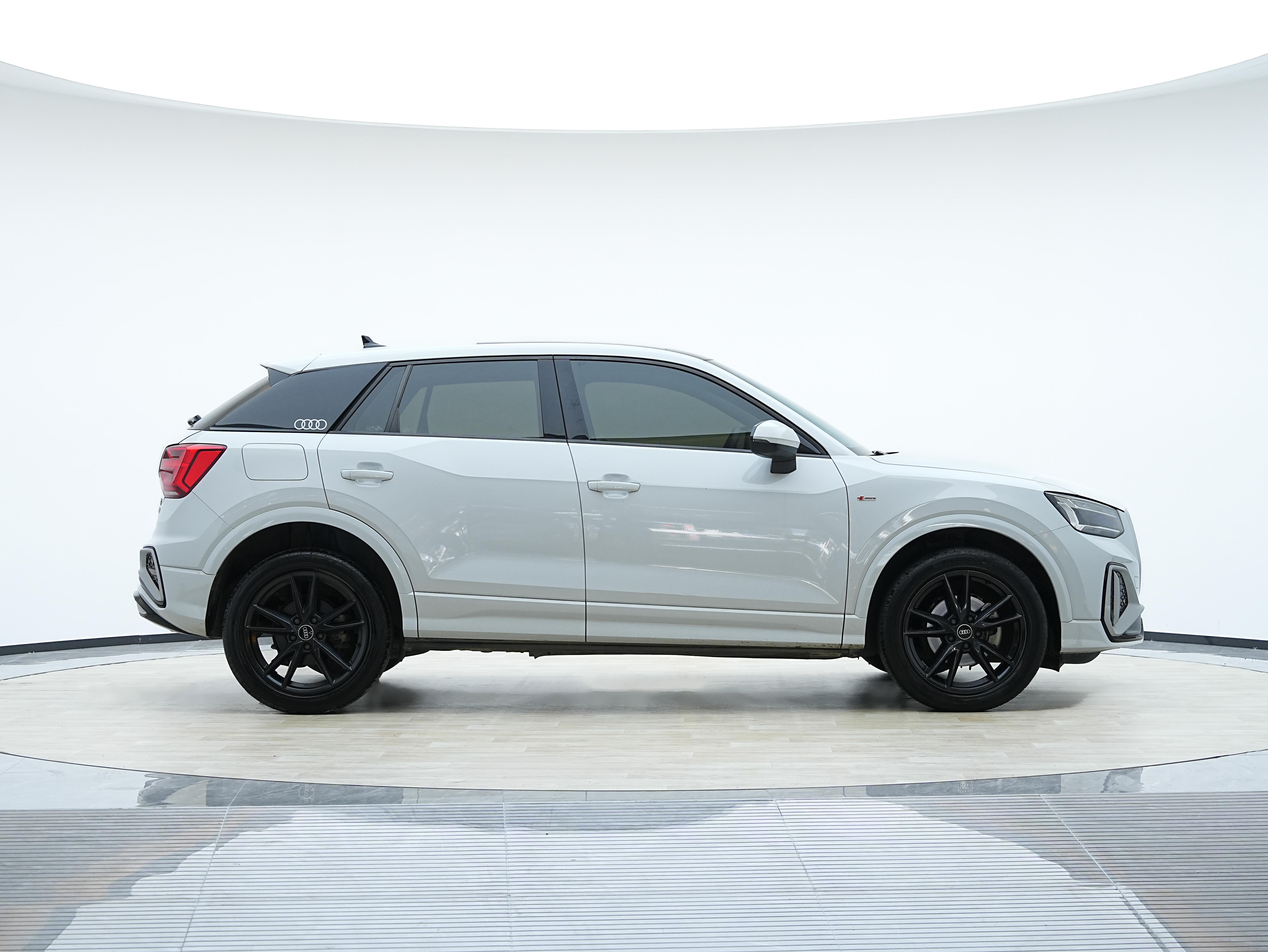 Q2L 2023 #4 Q2L 2023 car image #4