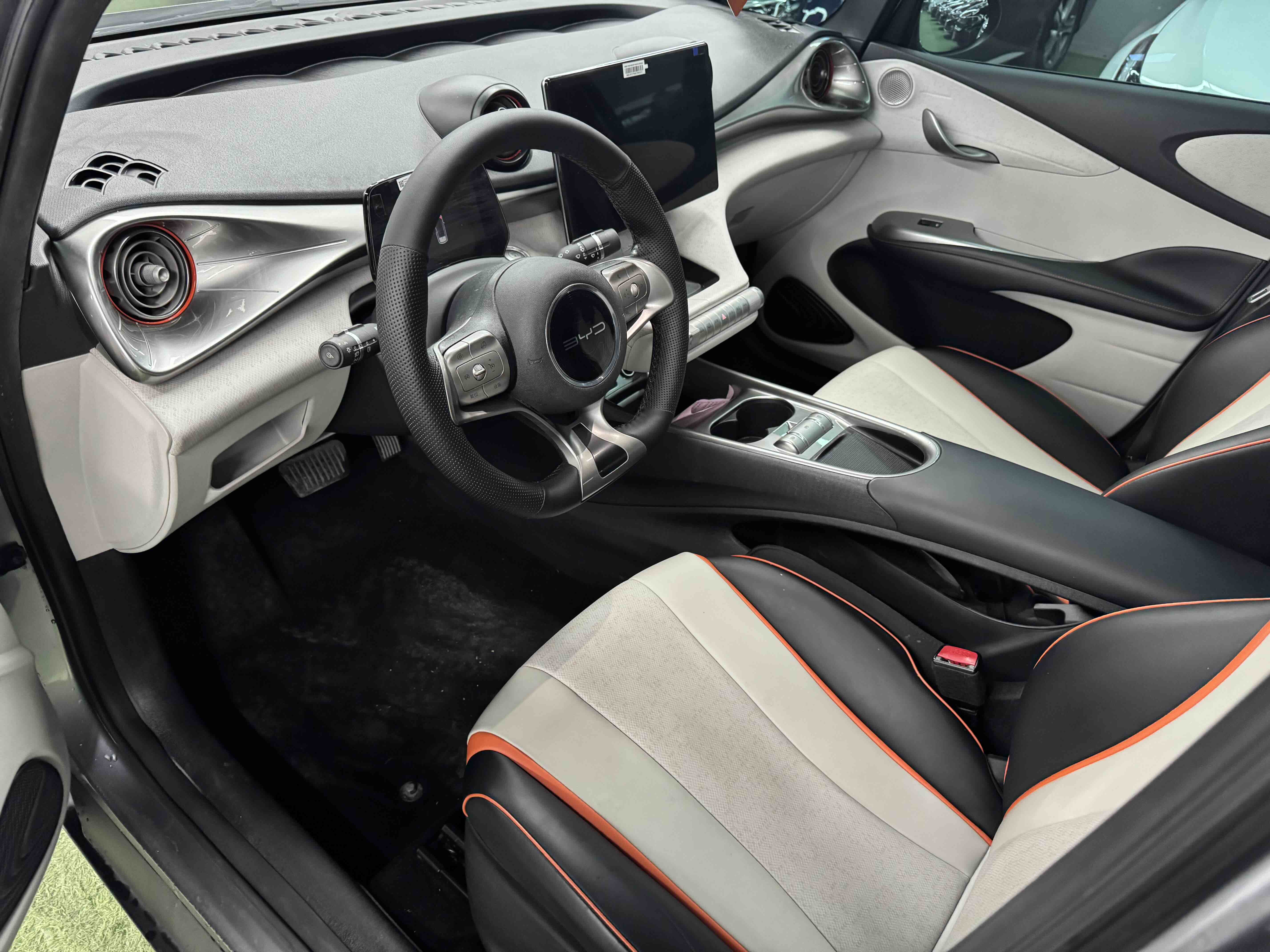 BYD Dolphin 2022 #4 BYD Dolphin 2022 car image #4