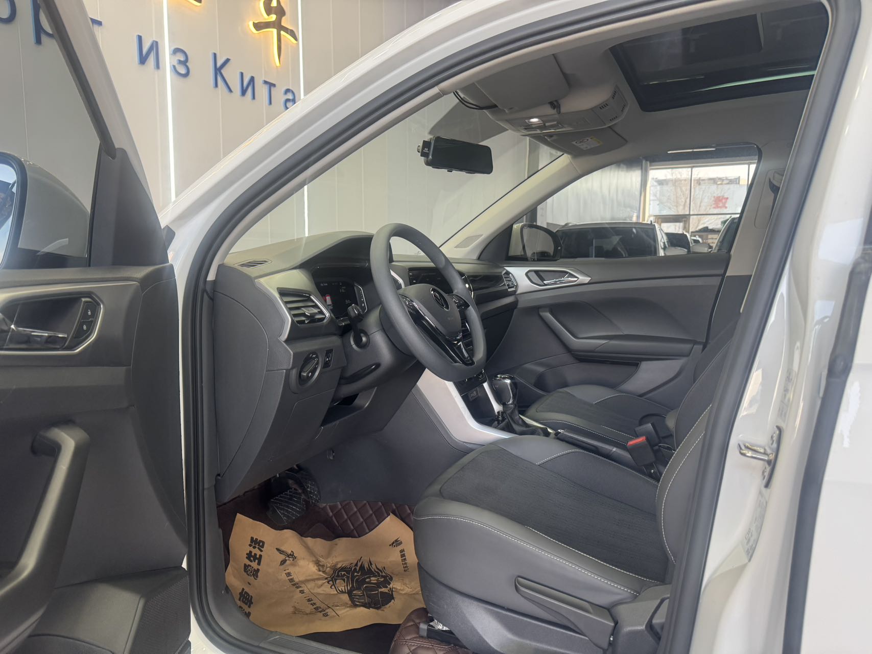 Volkswagen T-Cross 2021 car image #4