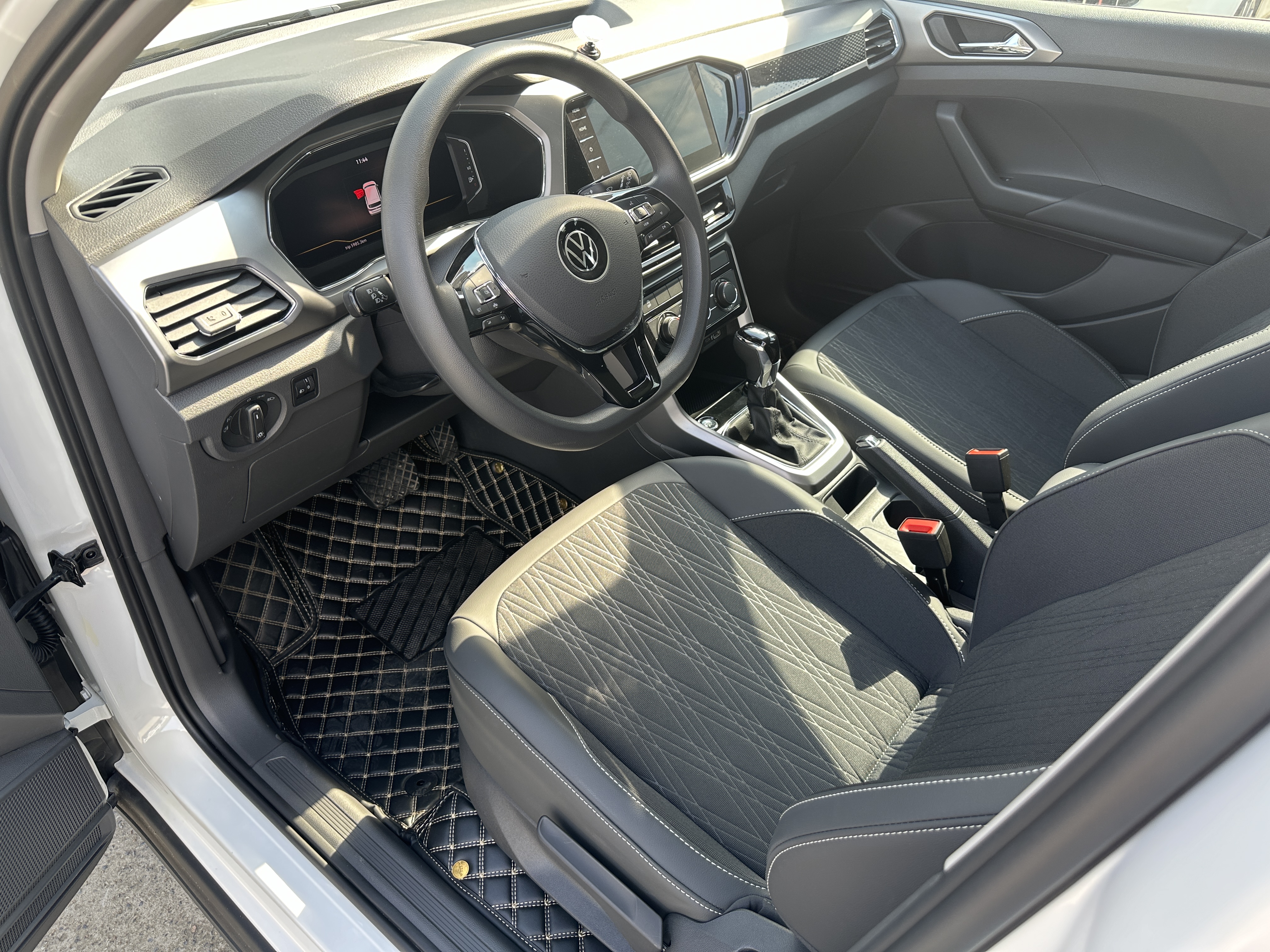 Volkswagen T-Cross 2021 car image #4