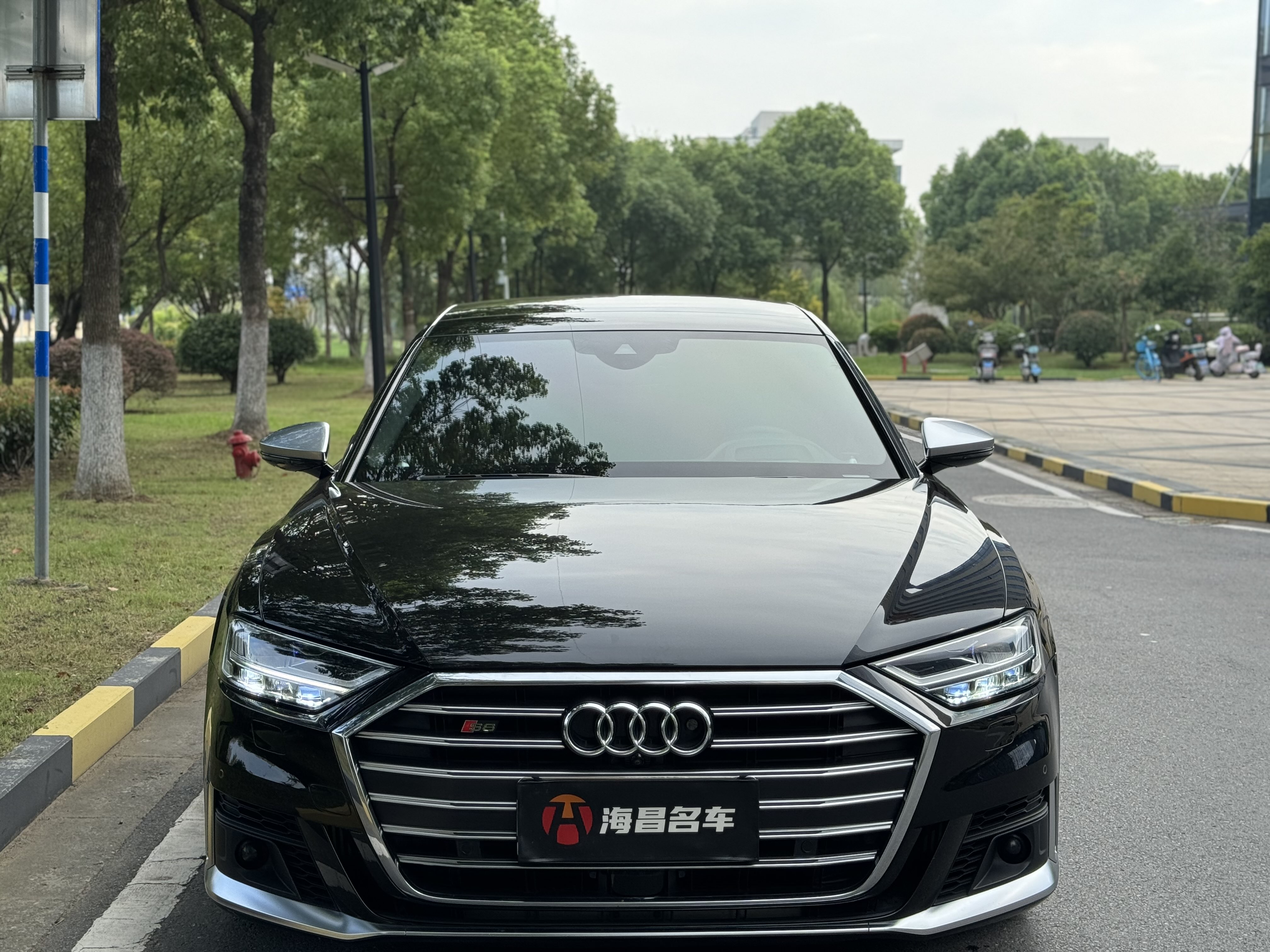 Audi S8 2022 car image #4