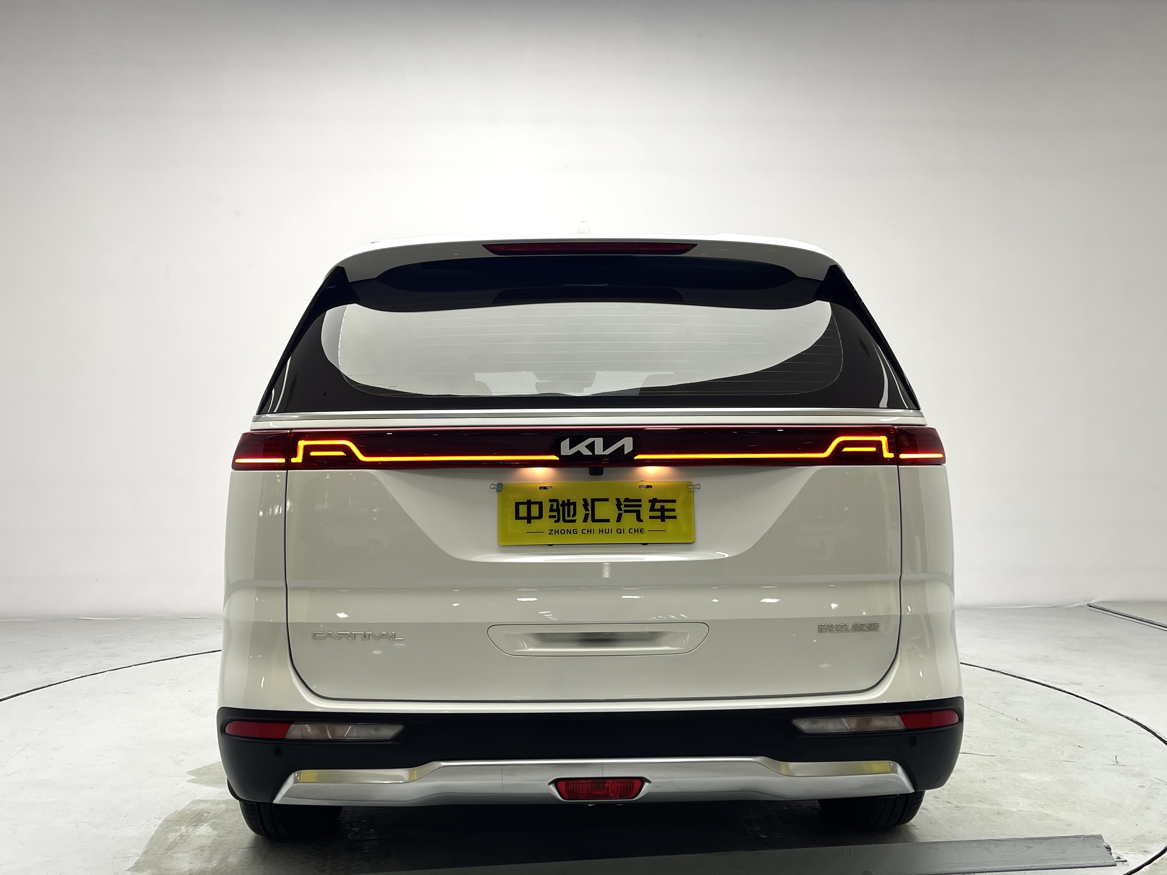Kia Carnival 2024 immagine di auto #4