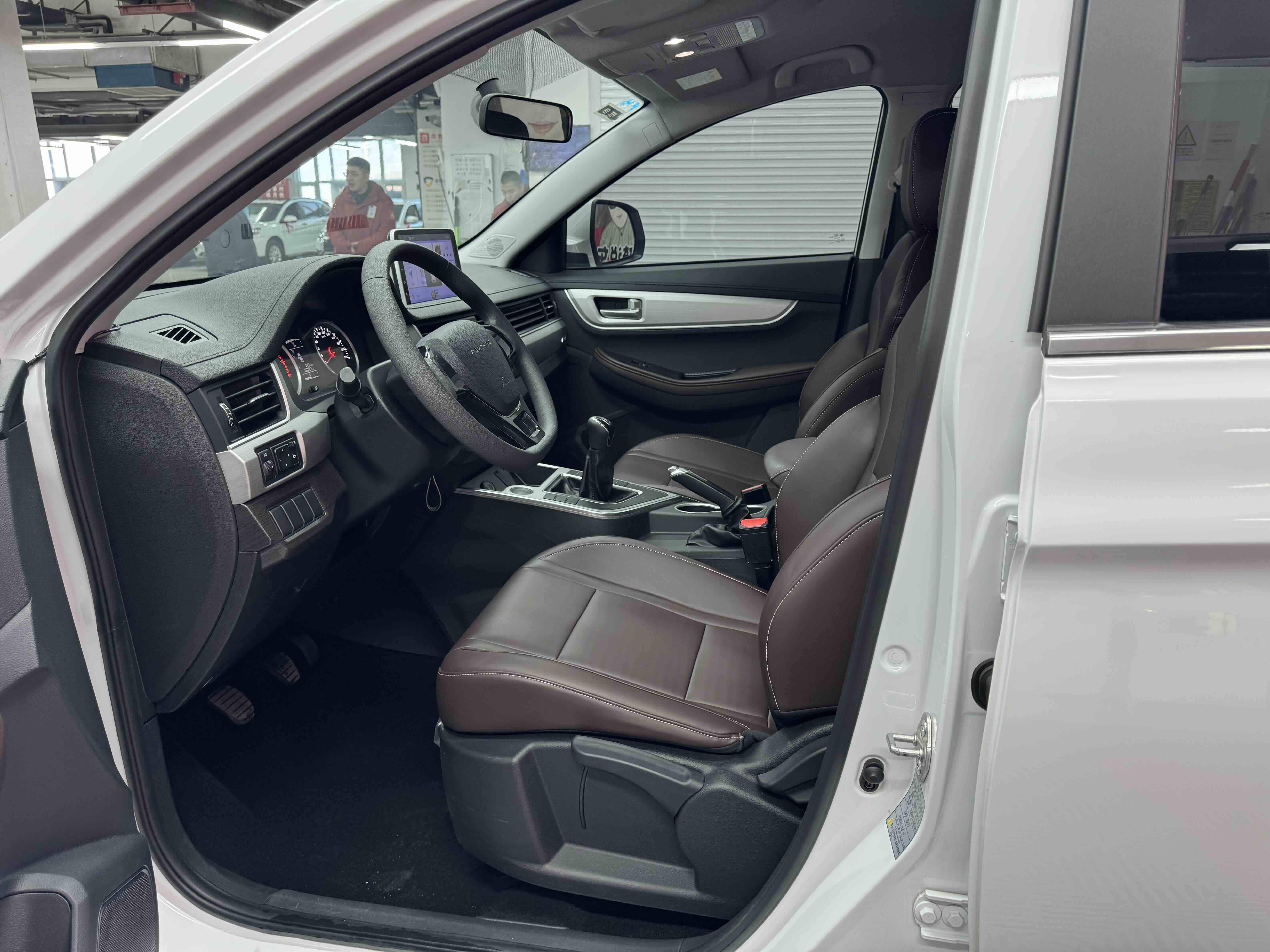 Forthing T5 2023 immagine di auto #4